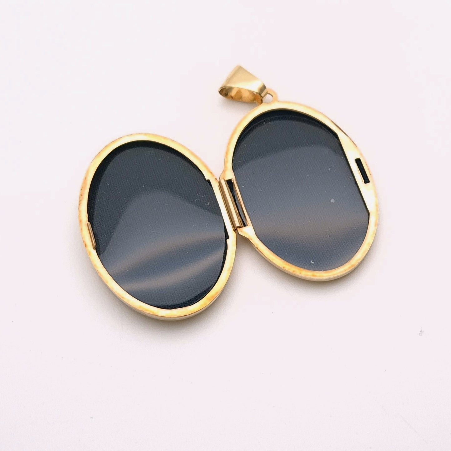 9ct Yellow Gold Half Floral Patterned Locket