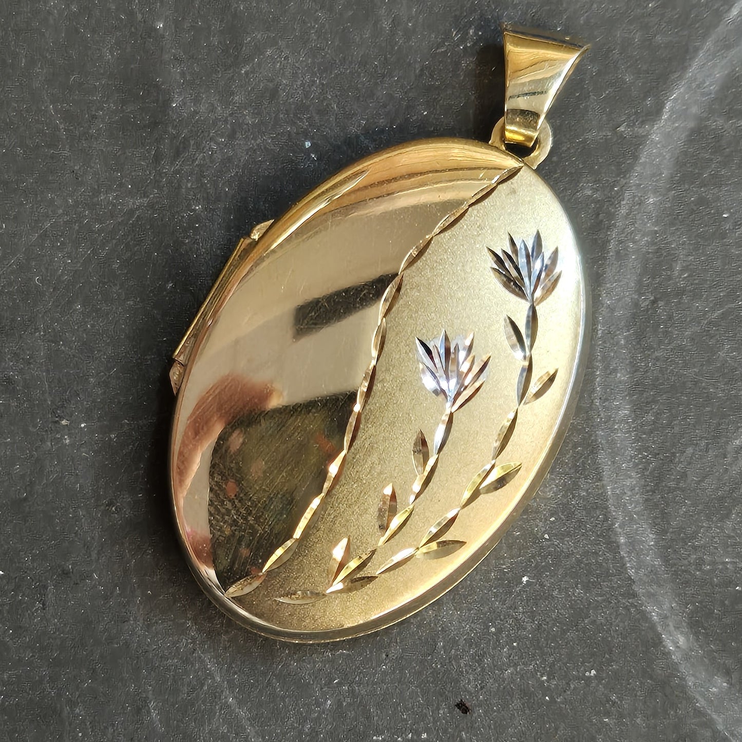 9ct Yellow Gold Half Floral Patterned Locket