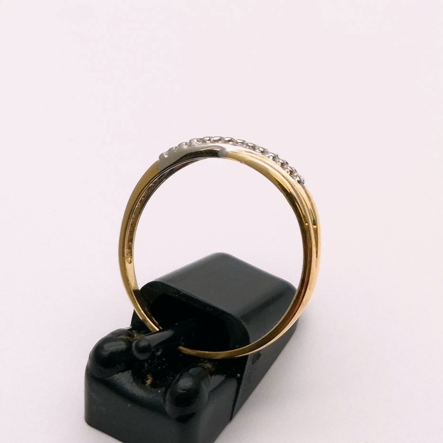 9ct Yellow Gold Diamond crossover ring