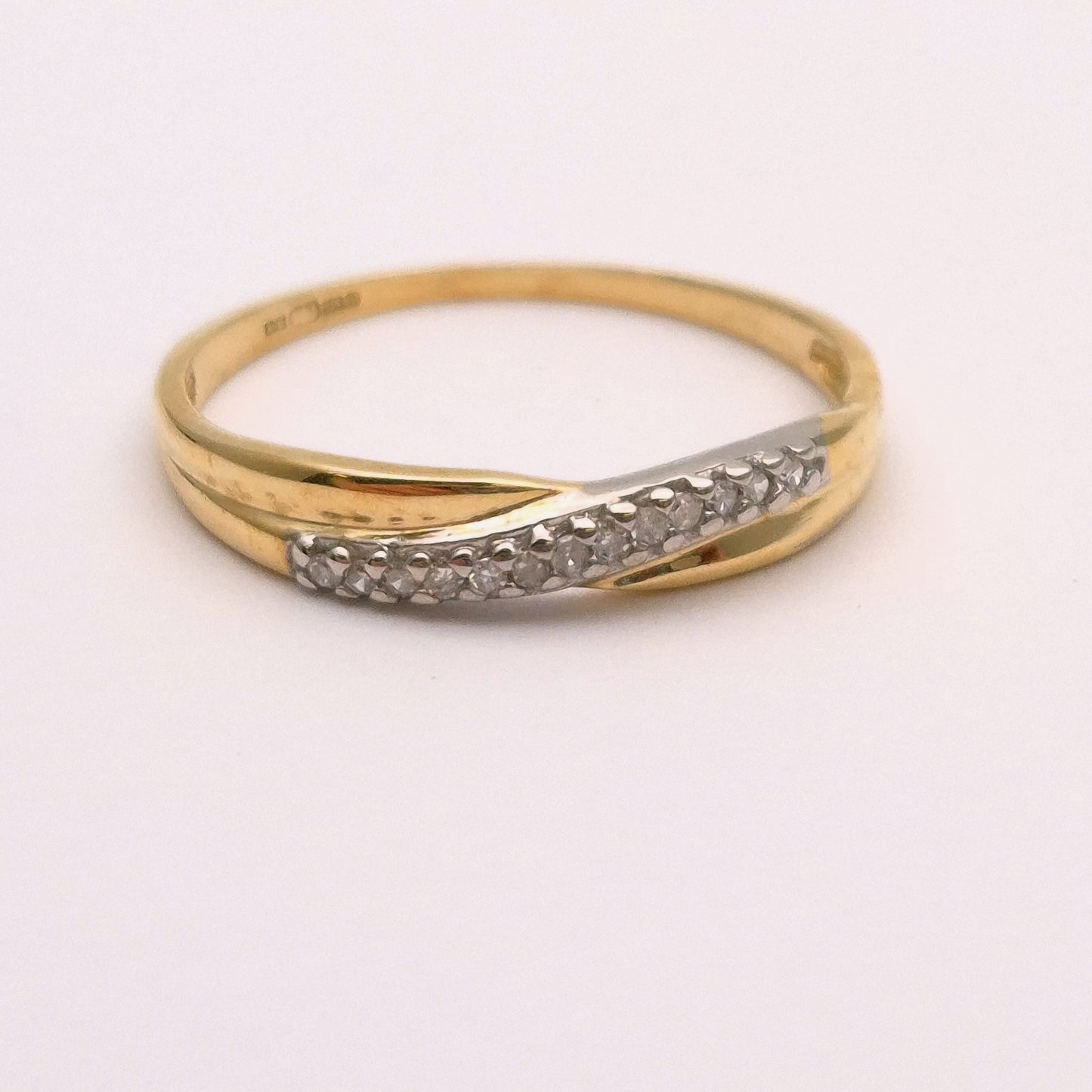 9ct Yellow Gold Diamond crossover ring