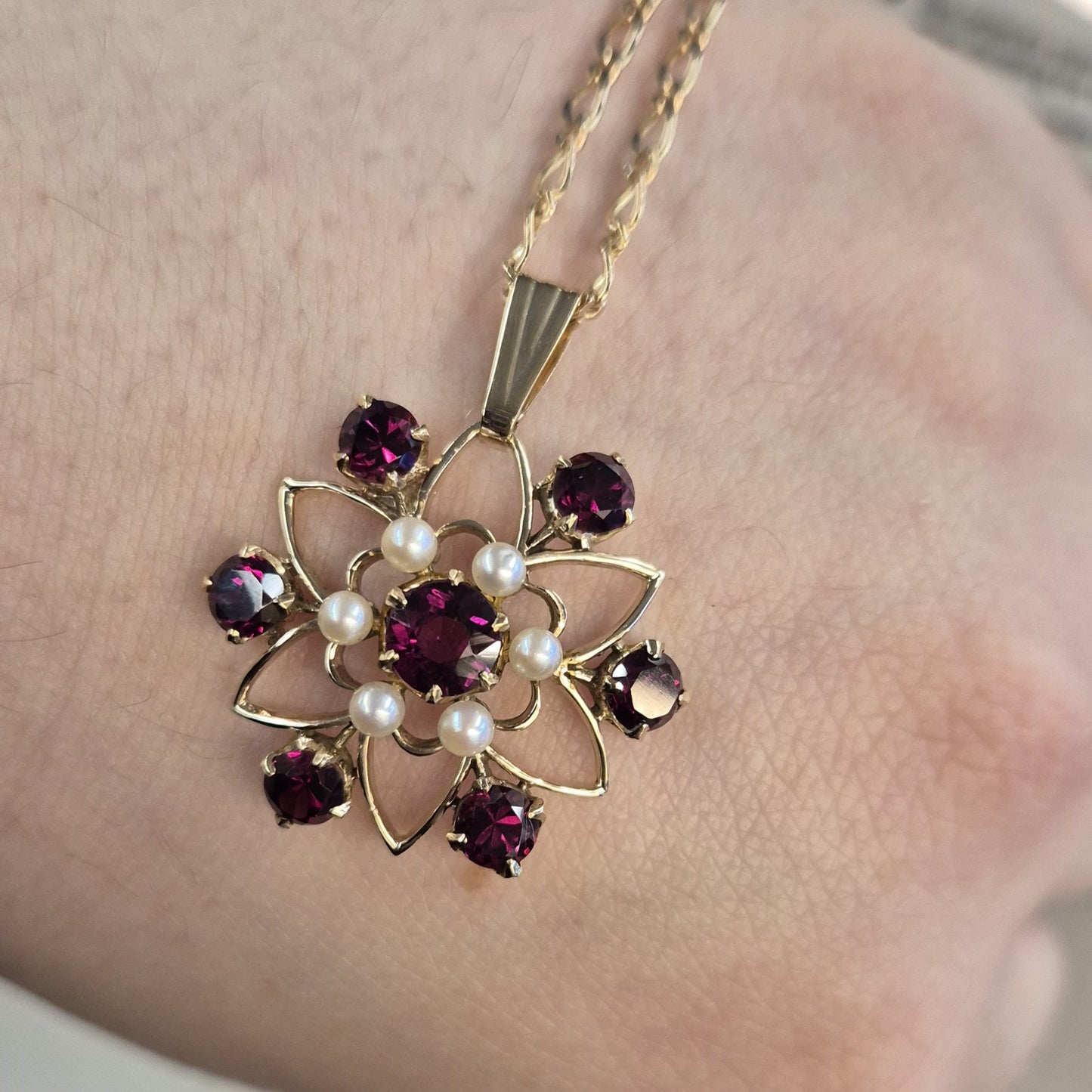 9ct Rhodolite Garnet and Pearl Star/ Flower Shaped Cut-out Pendant