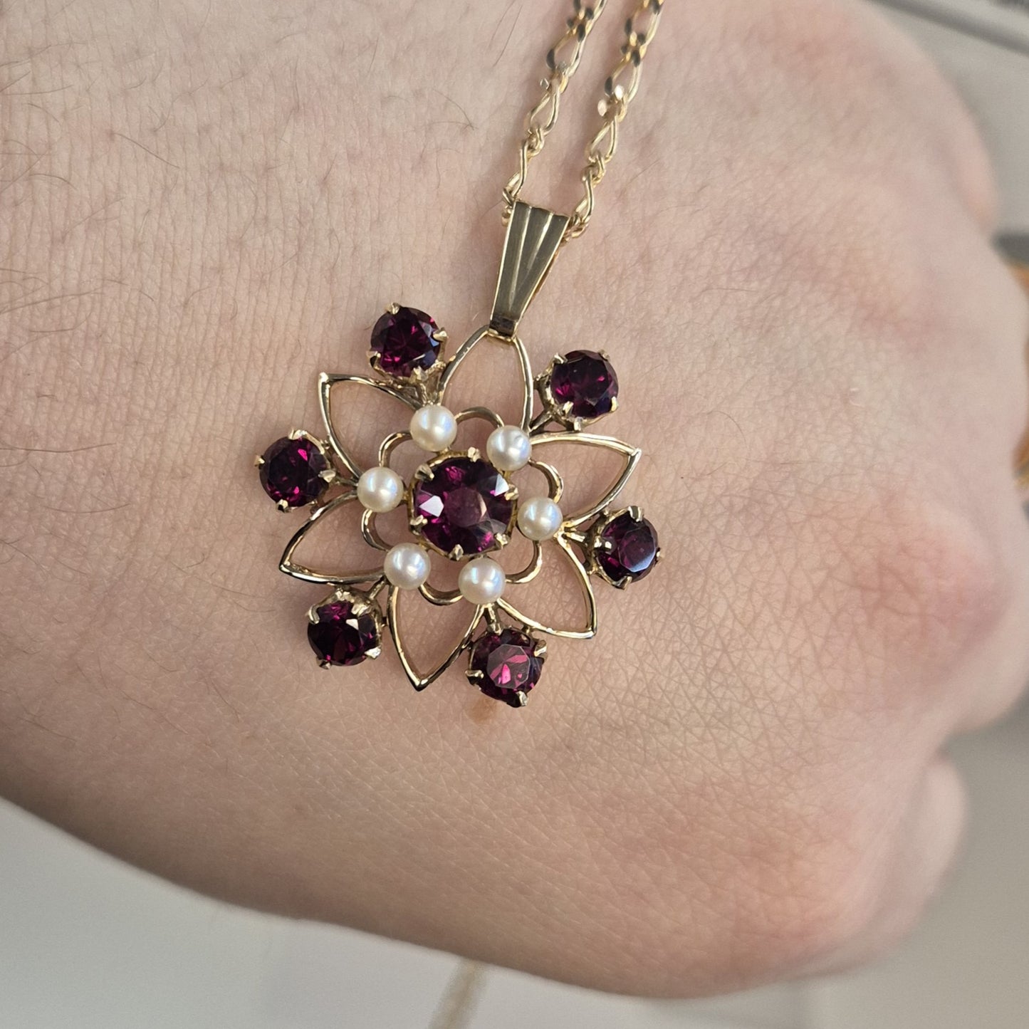 9ct Rhodolite Garnet and Pearl Star/ Flower Shaped Cut-out Pendant
