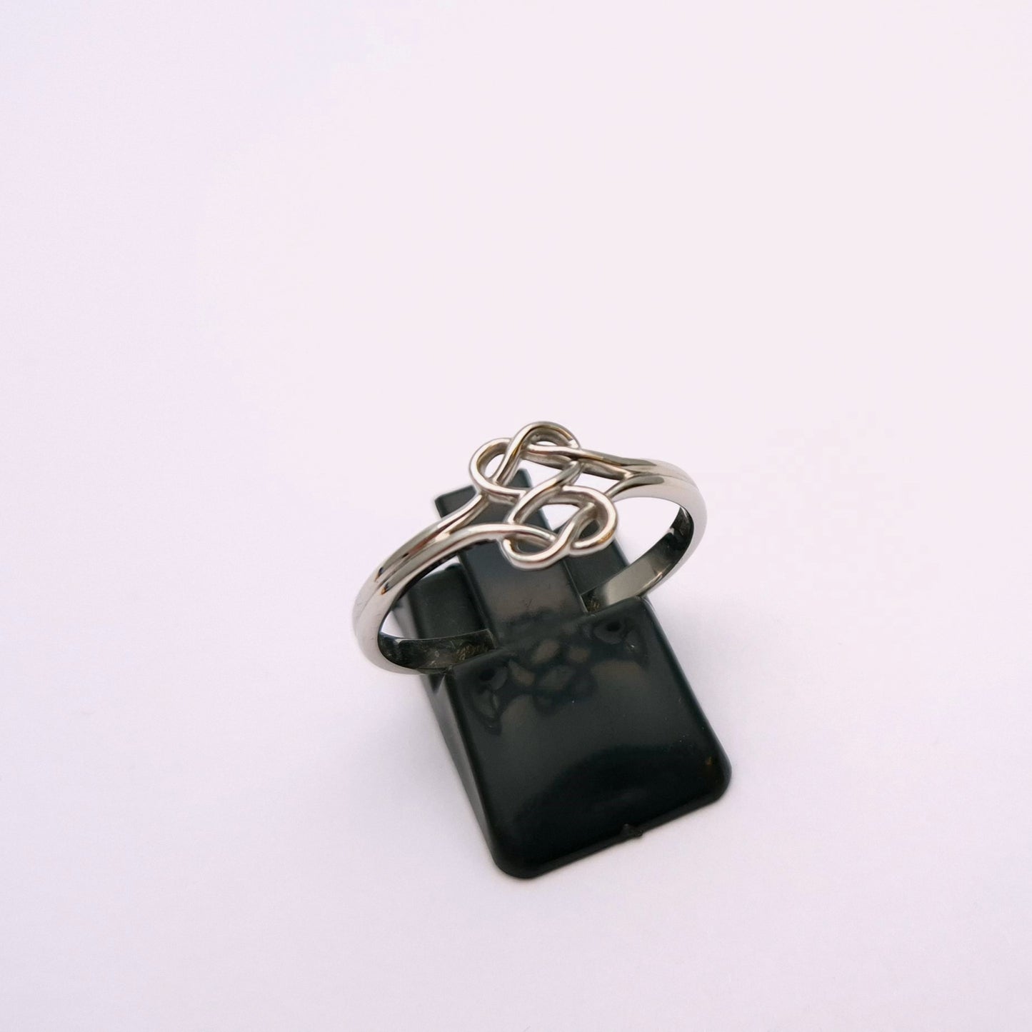14ct White Gold Celtic knot Ring
