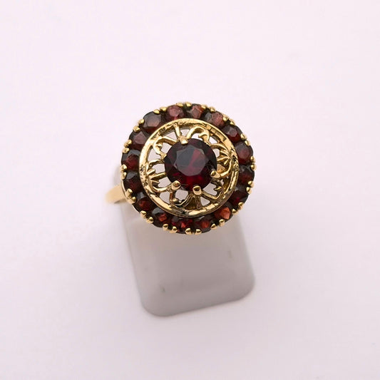 9ct Yellow Gold Vintage Garnet Target Ring