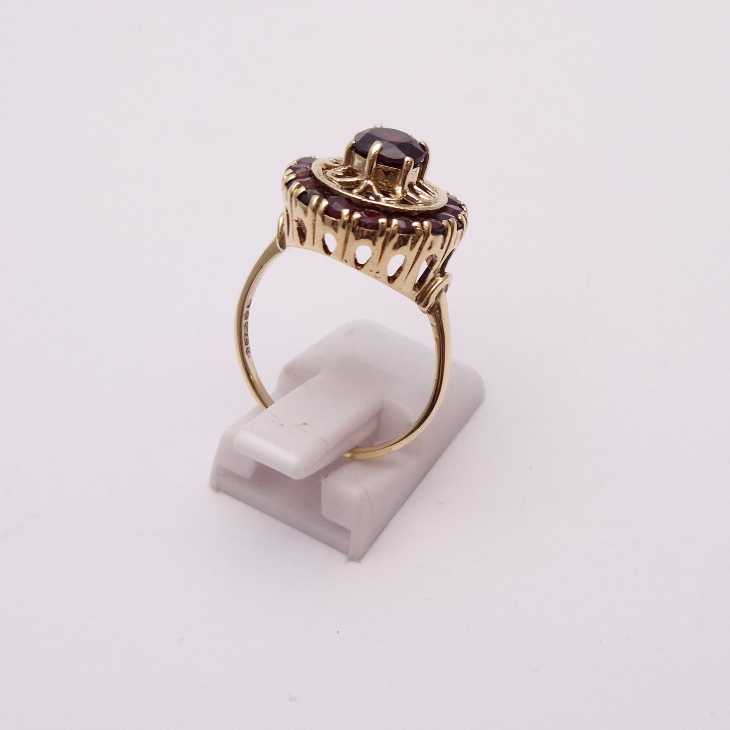 9ct Yellow Gold Vintage Garnet Target Ring