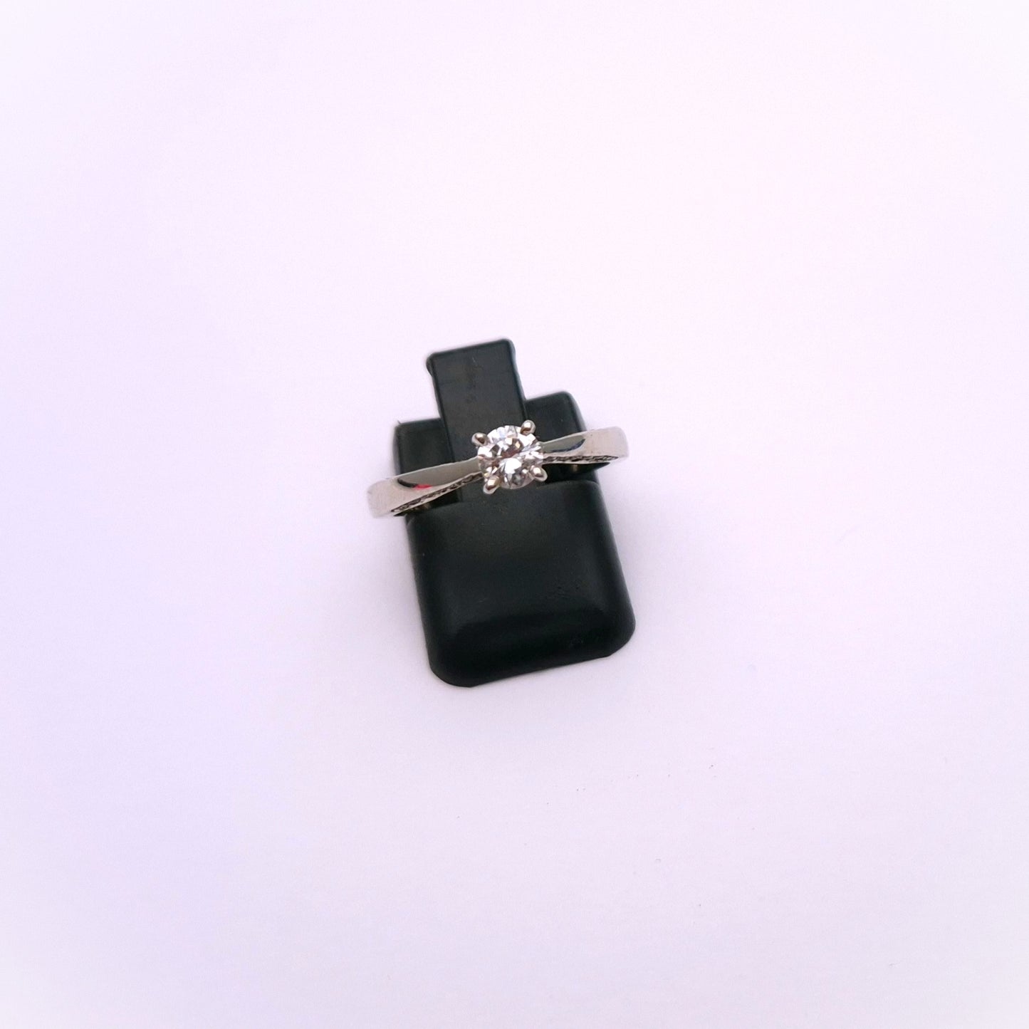 18ct White gold 0.4ct Diamond Solitaire with hidden Shoulder diamonds Ring