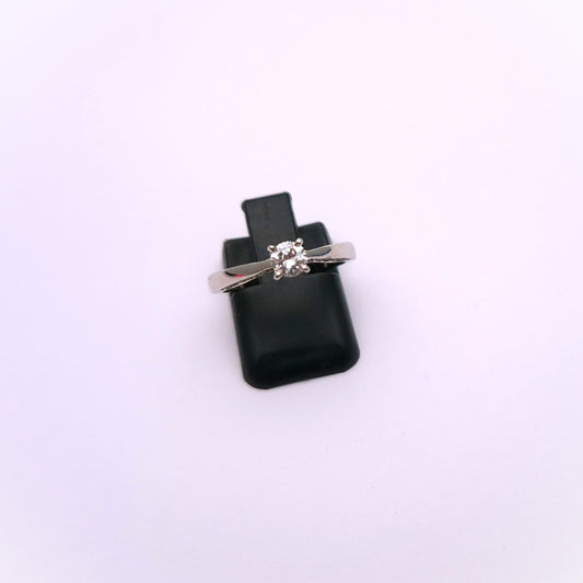 18ct White gold 0.4ct Diamond Solitaire with hidden Shoulder diamonds Ring