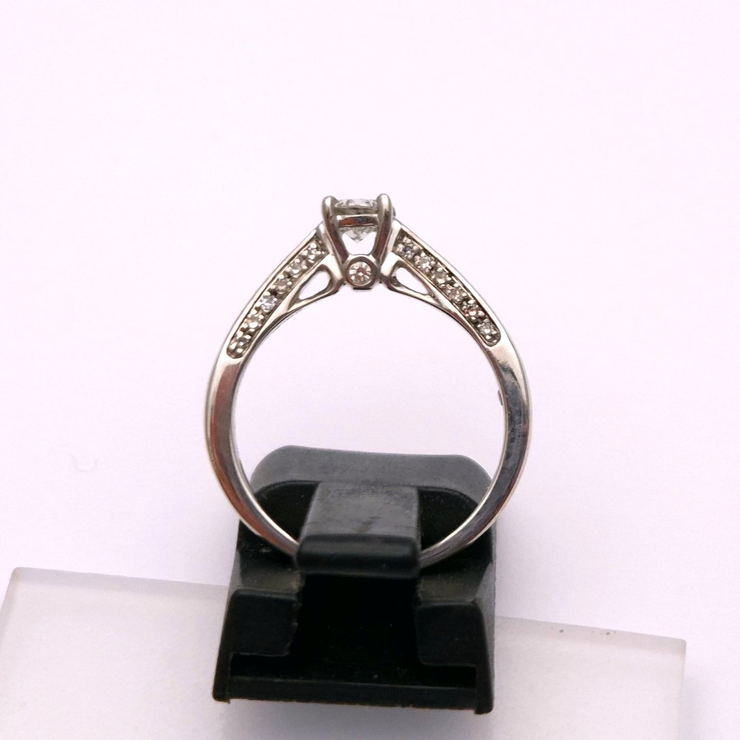 18ct White gold 0.4ct Diamond Solitaire with hidden Shoulder diamonds Ring