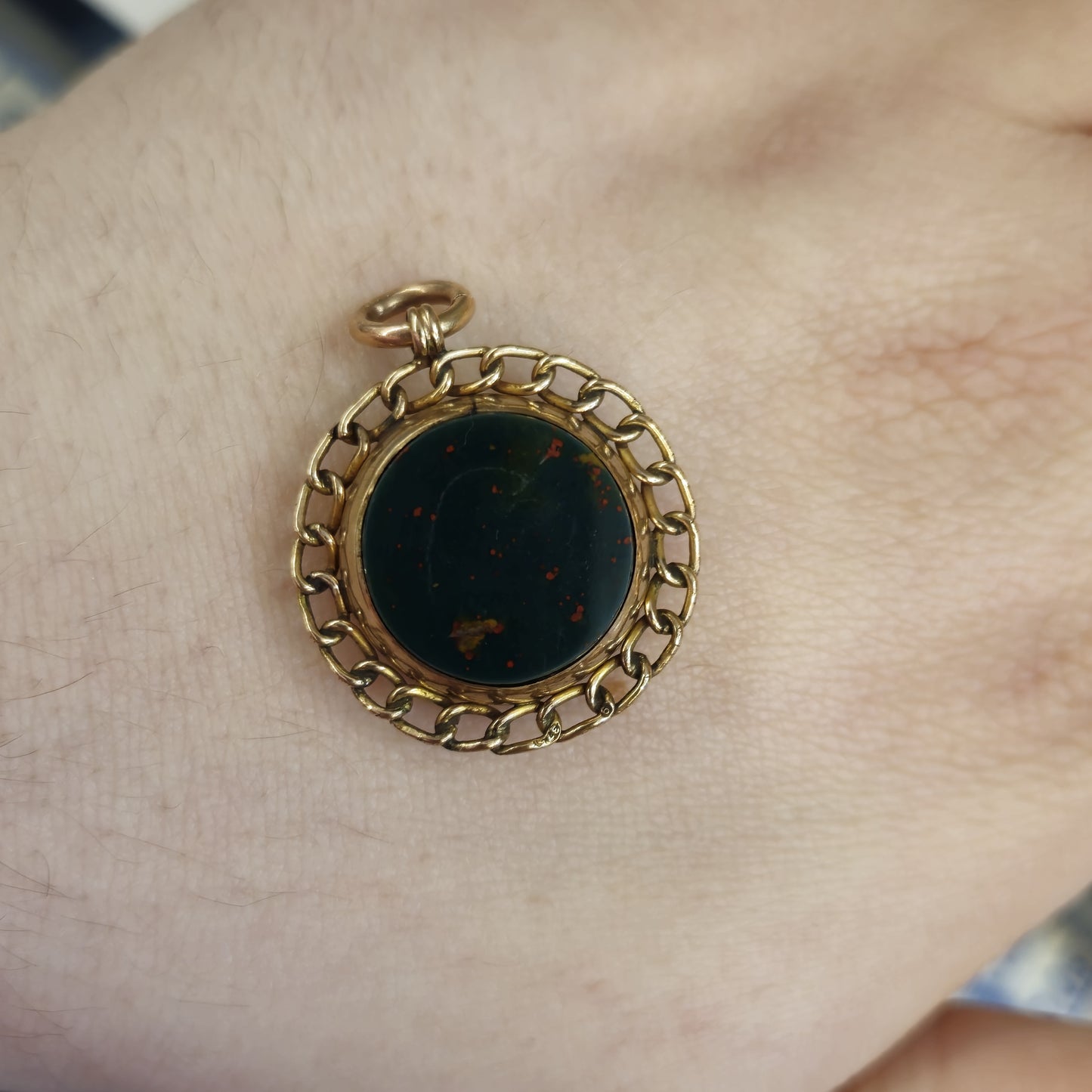 Antique 9ct yellow gold compass and bloodstone charm / pendant