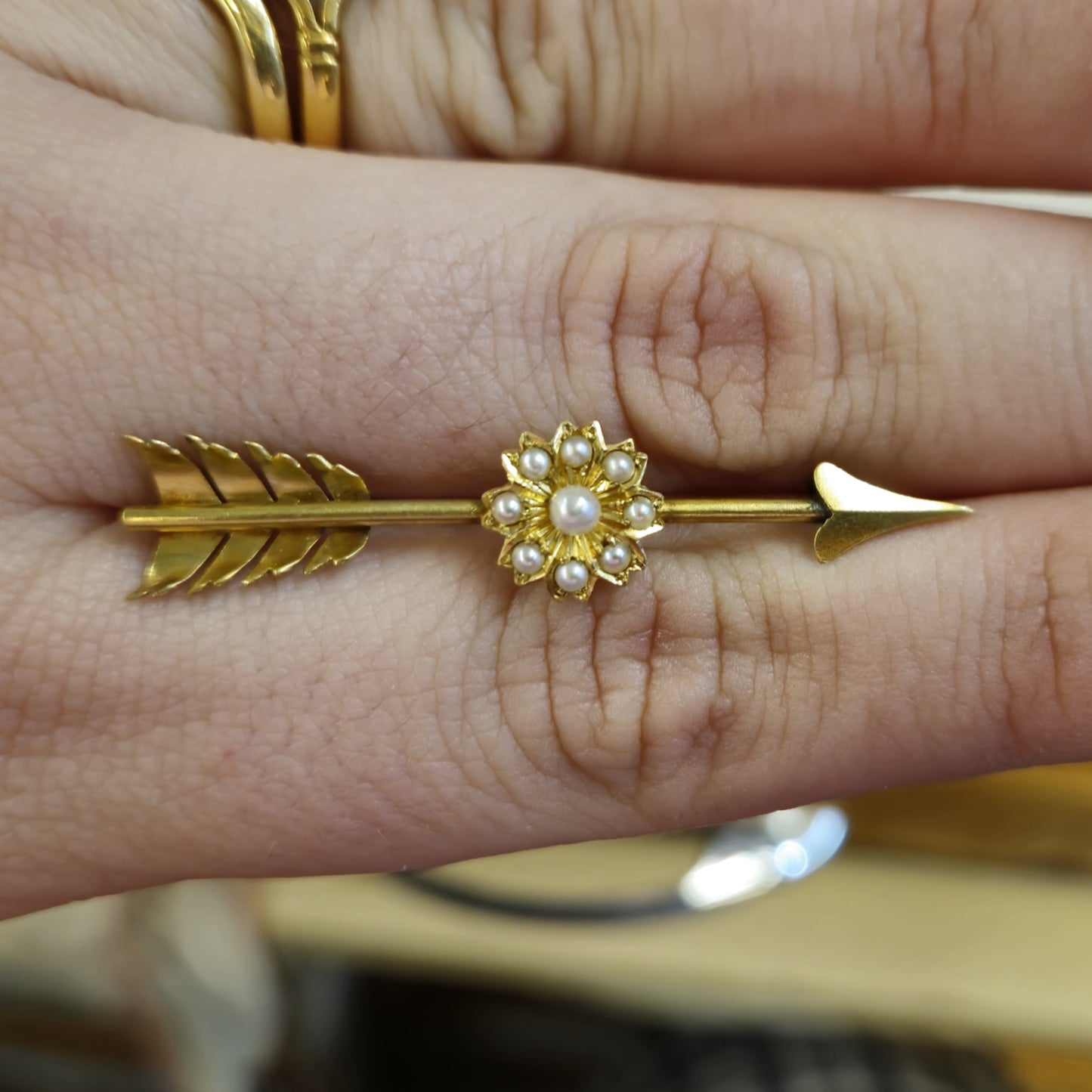14ct Yellow Gold Pearl Floral Arrow Brooch