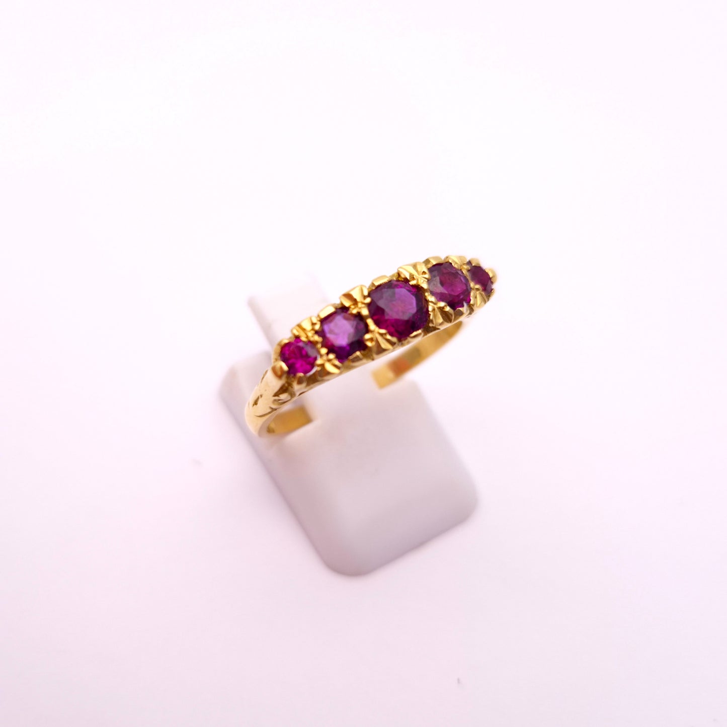 18ct Yellow Gold Vintage Ruby 5 Stone Row ring