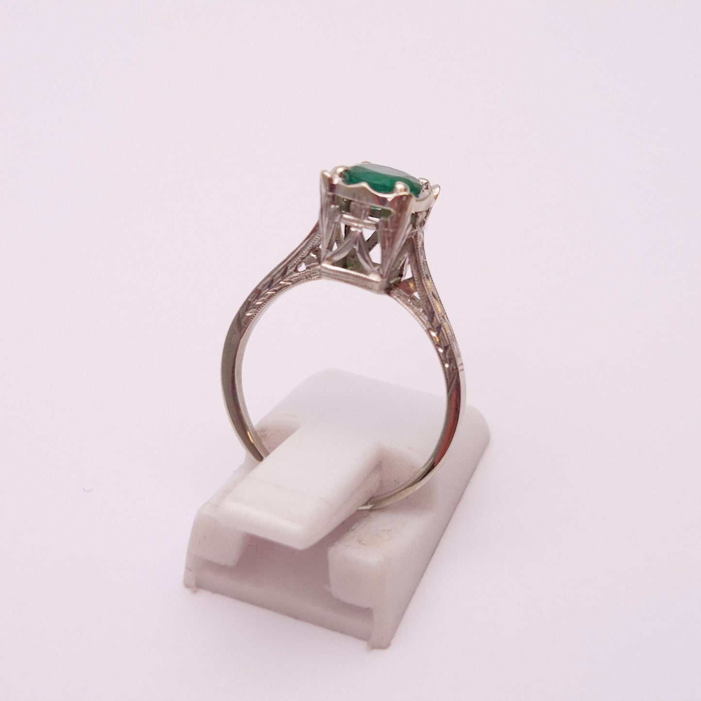 18ct White Gold Emerald Solitaire Ring