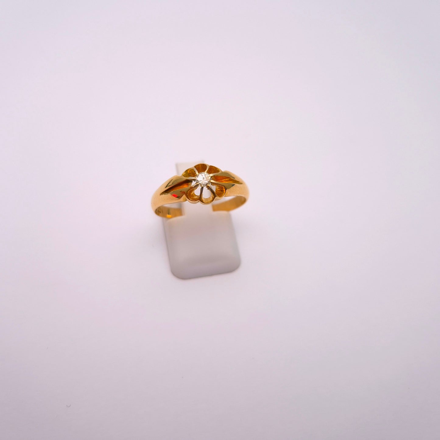 18ct yellow gold diamond solitaire gypsy ring