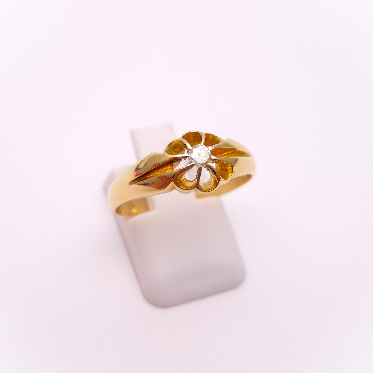 18ct yellow gold diamond solitaire gypsy ring