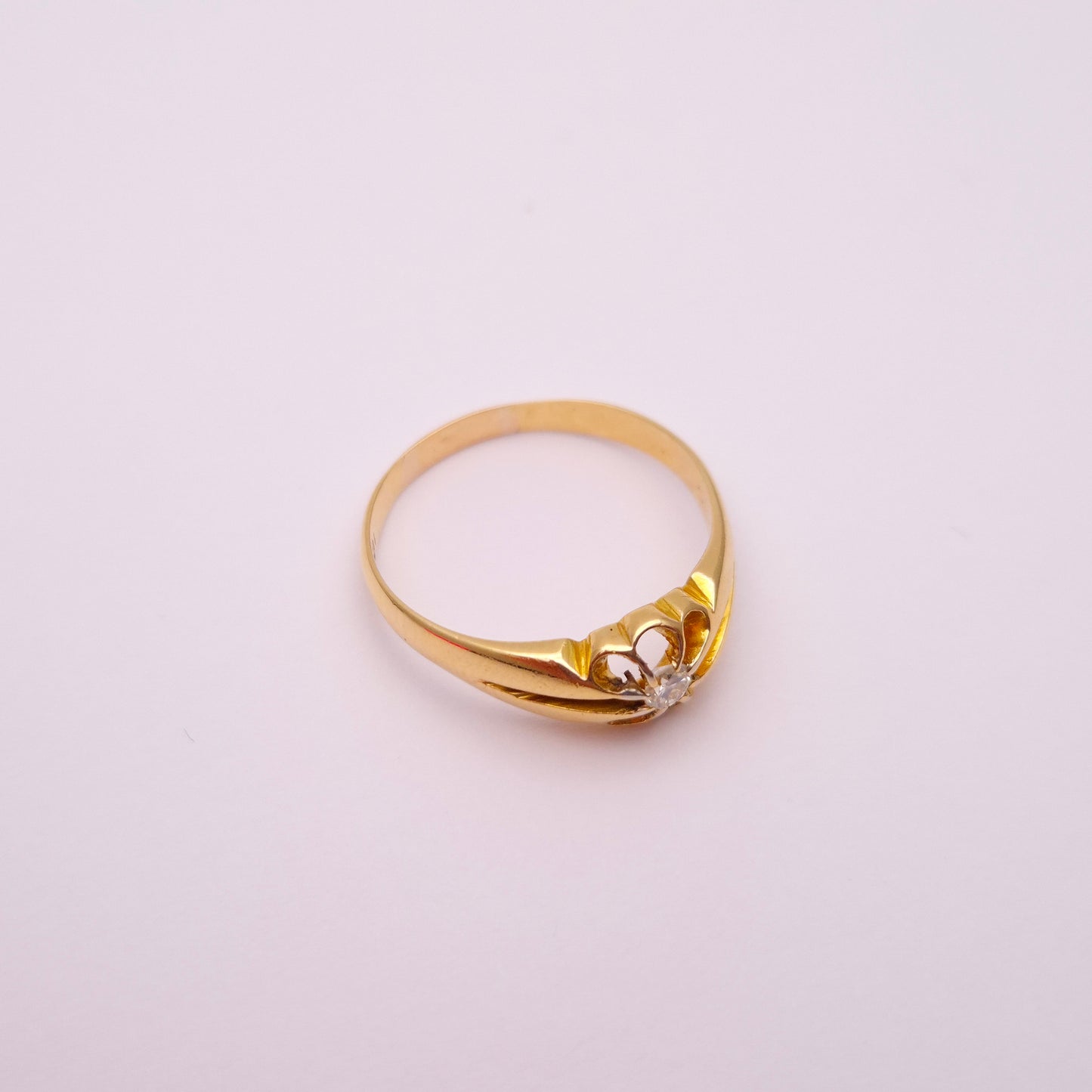 18ct yellow gold diamond solitaire gypsy ring