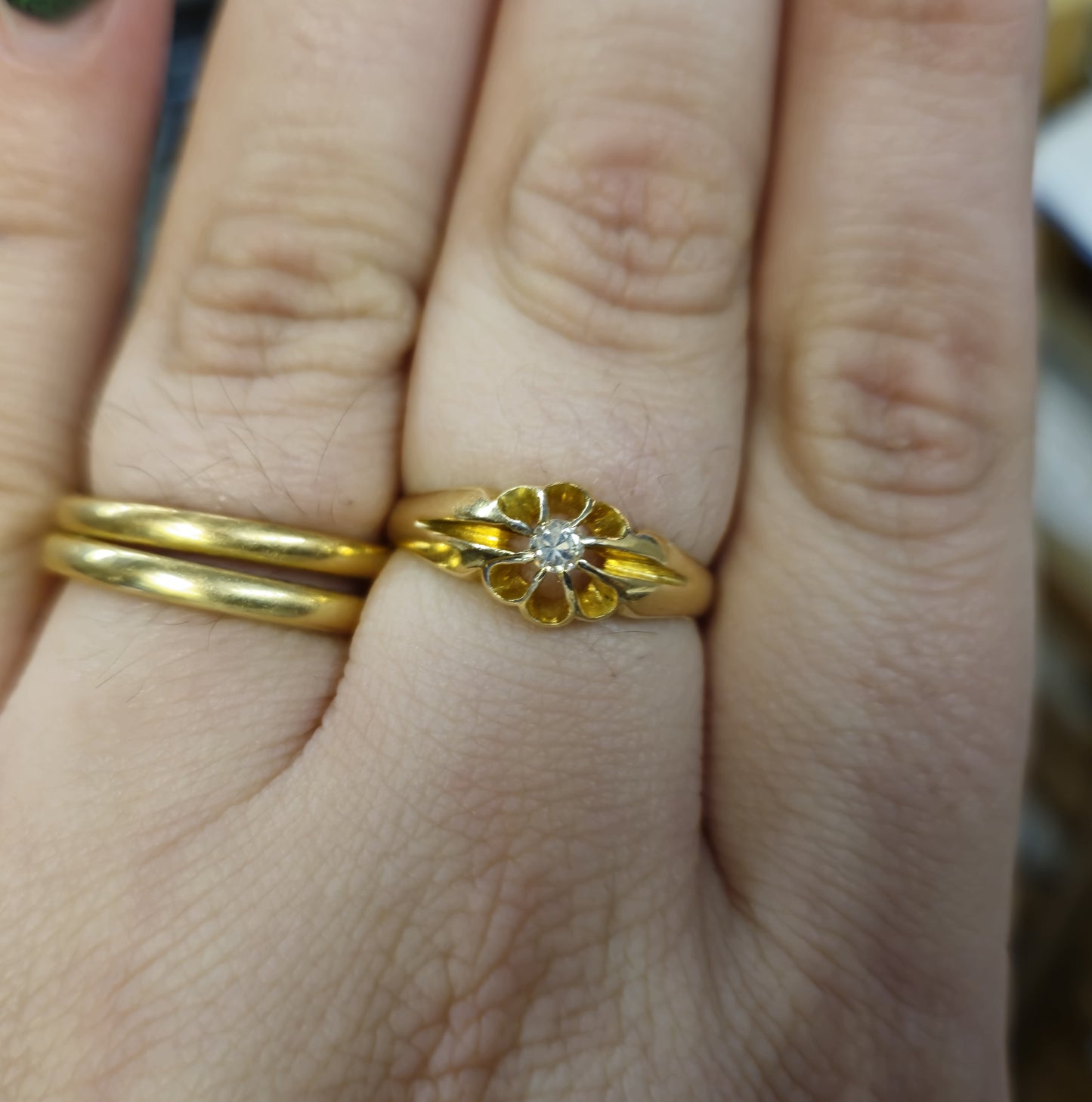 18ct yellow gold diamond solitaire gypsy ring