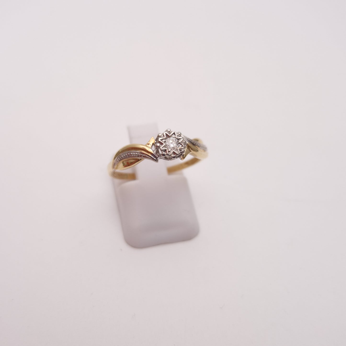 9ct Two Tone Gold Illusion Set Diamond Solitaire Ring