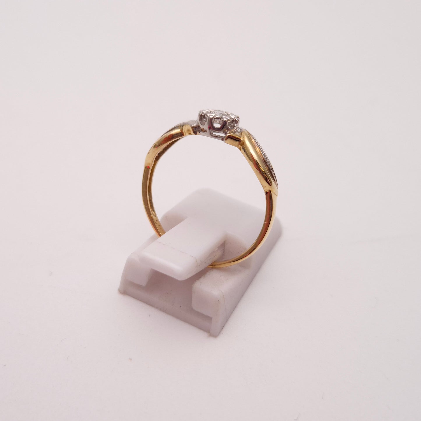 9ct Two Tone Gold Illusion Set Diamond Solitaire Ring