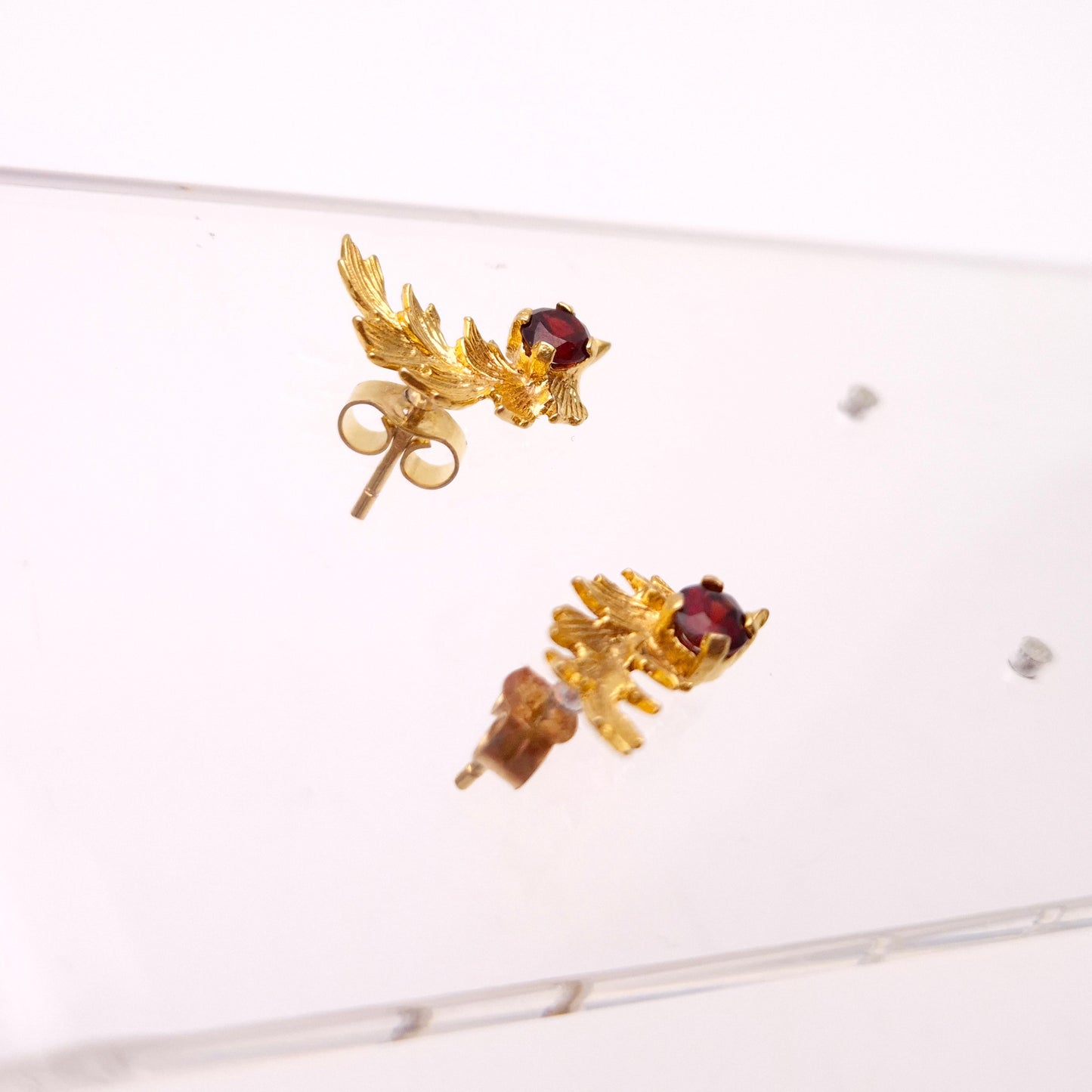 9ct Yellow Gold Garnet Set Leaf Branch Stud Earrings