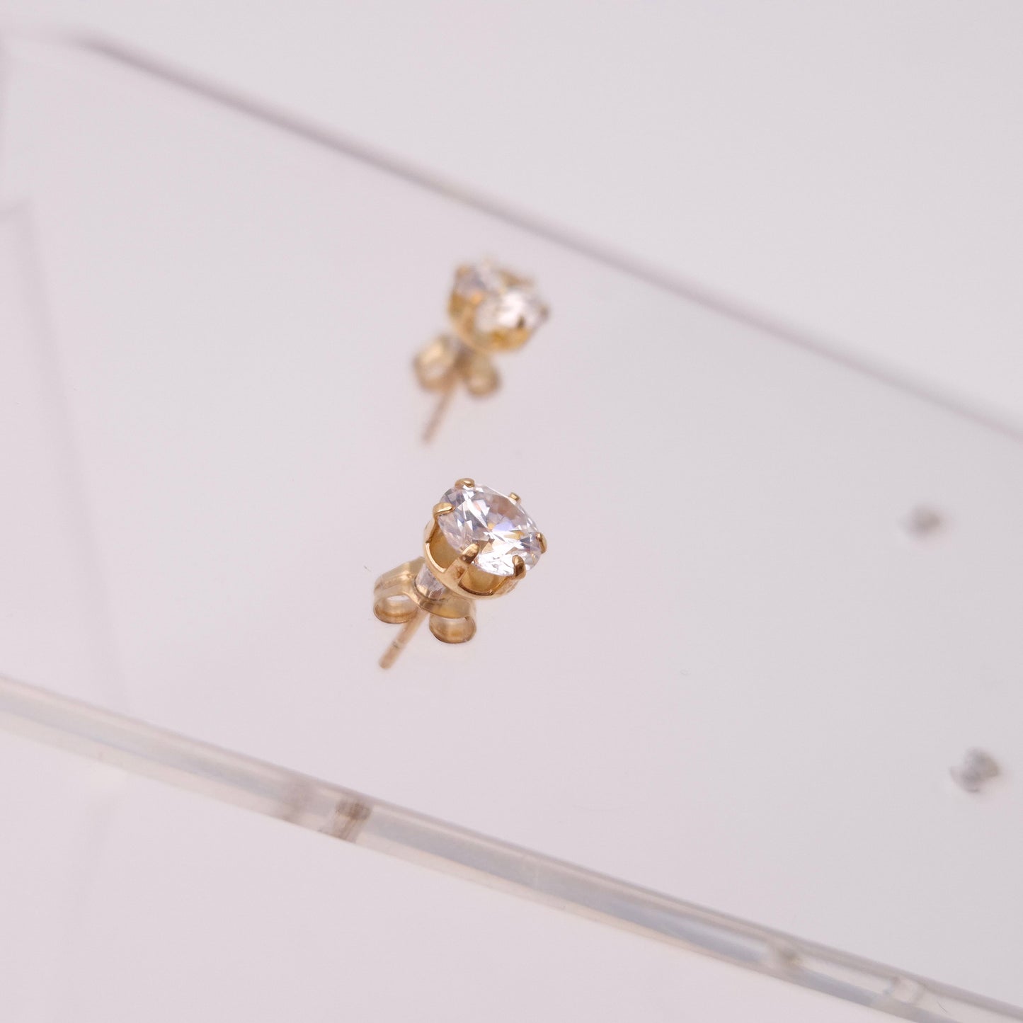 9ct Yellow Gold Cubic Zirconia Solitaire Lightweight Stud Earrings