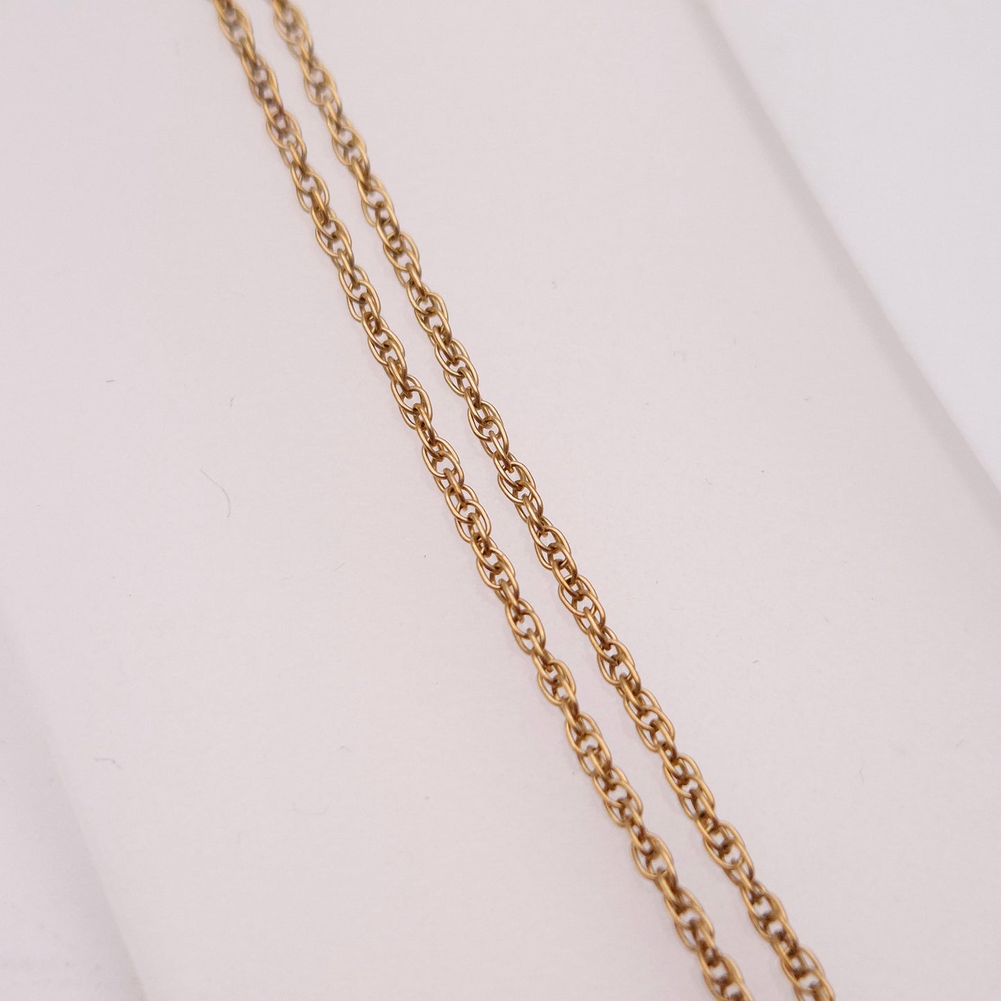 9ct Yellow Gold Sapphire Leafy Foliate pendant and Chain necklace