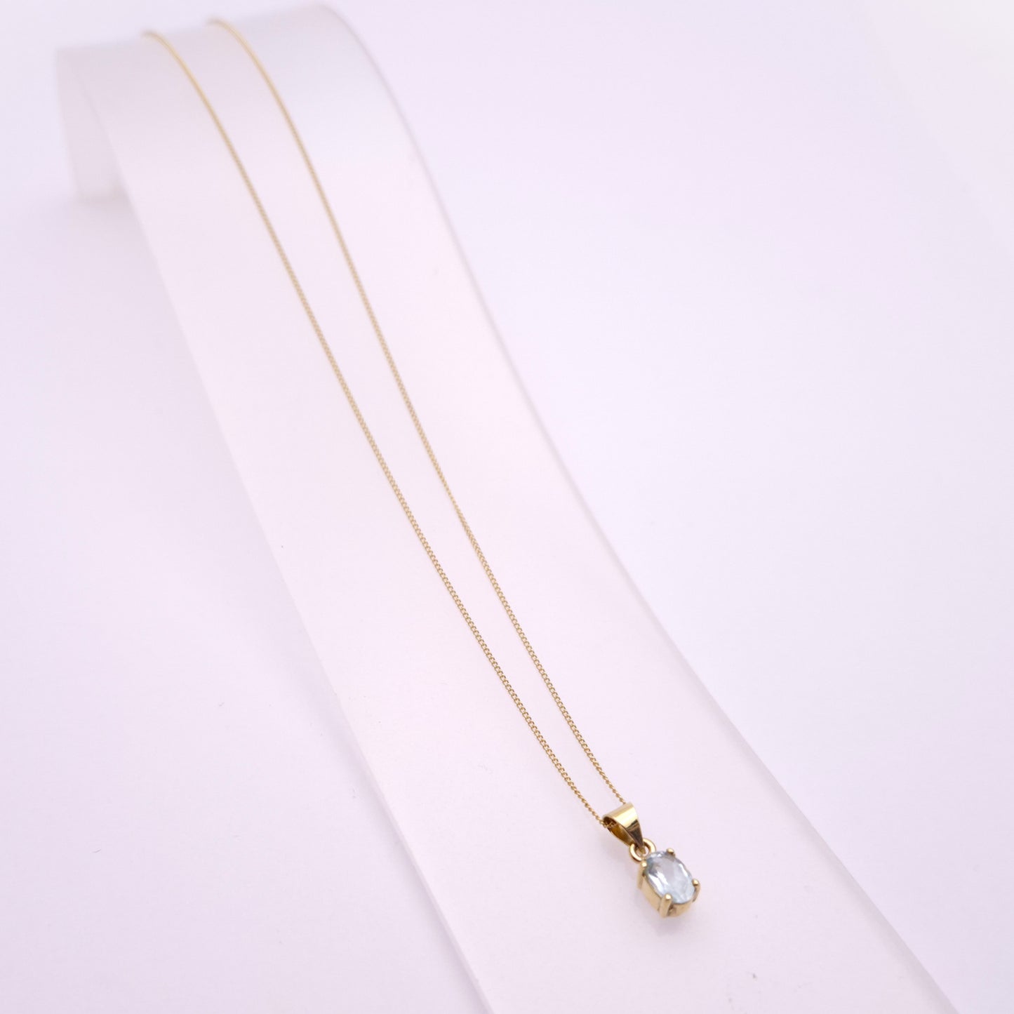 14ct Yellow Gold Aquamarine Solitaire Pendant and 9ct 18 inch Gold Chain