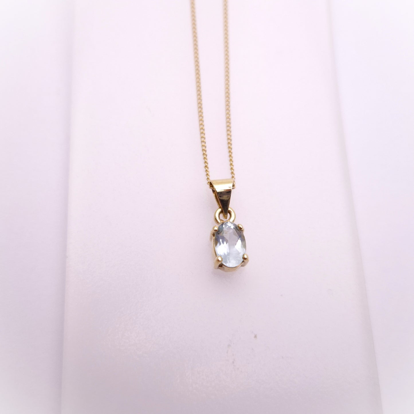 14ct Yellow Gold Aquamarine Solitaire Pendant and 9ct 18 inch Gold Chain