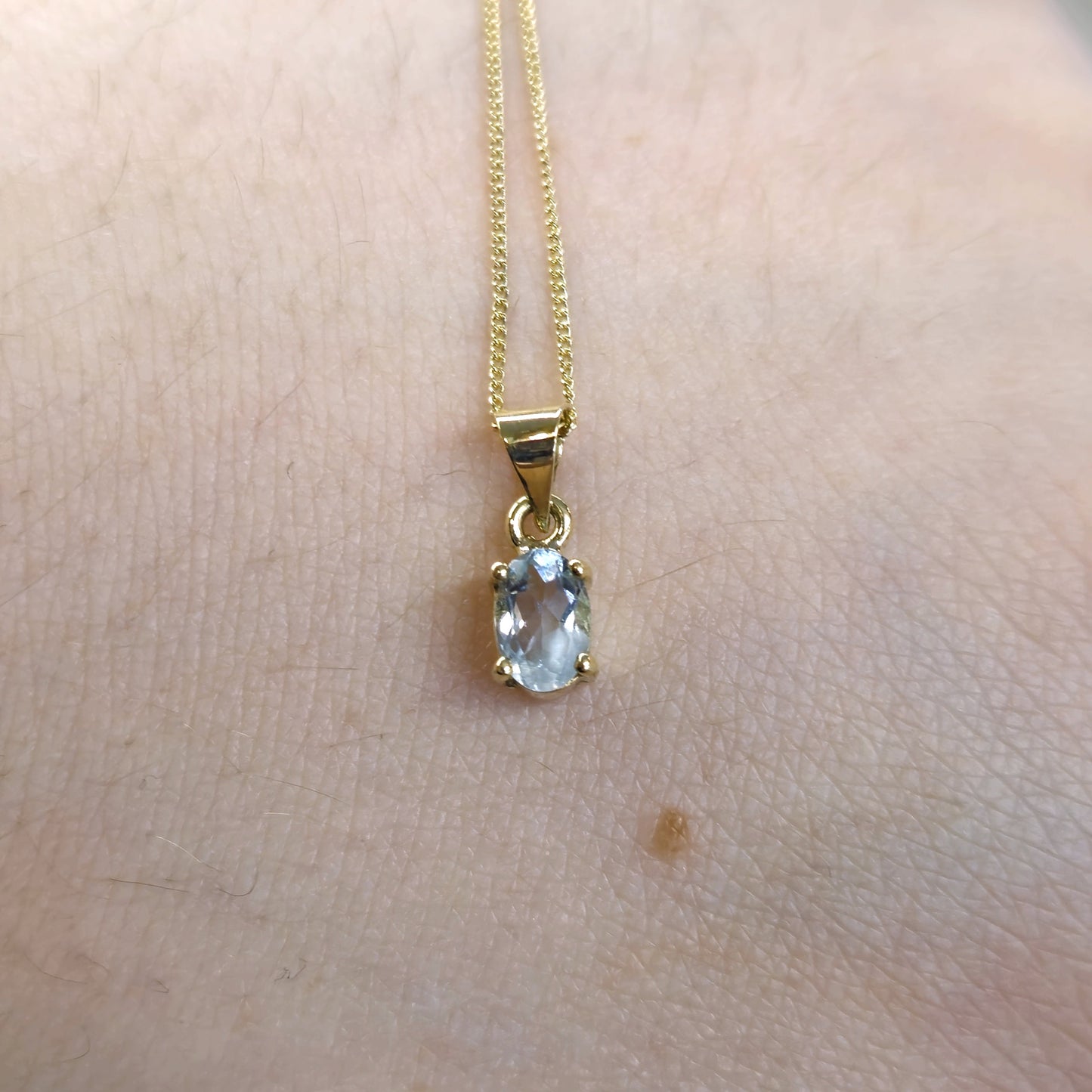 14ct Yellow Gold Aquamarine Solitaire Pendant and 9ct 18 inch Gold Chain