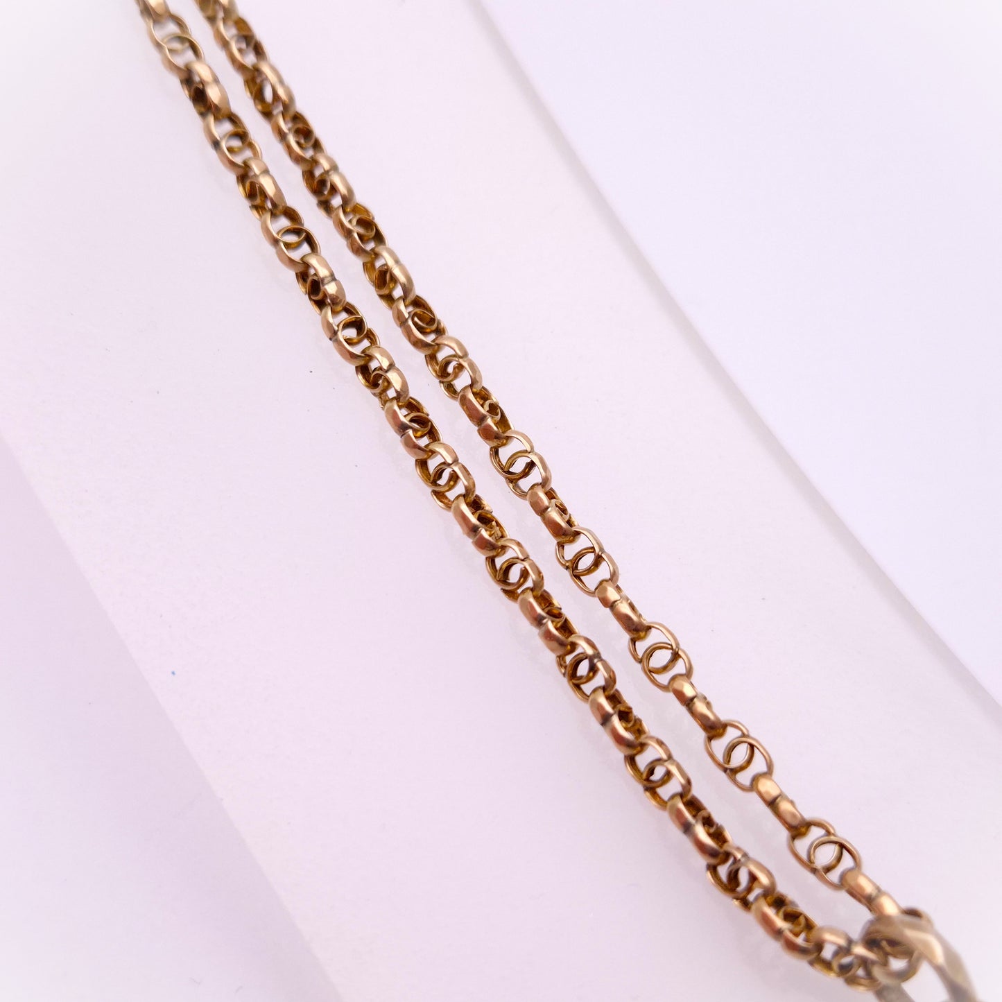 9ct Yellow gold Antique Hinged Oval Locket and 16" Rose Gold Fancy Link Chain
