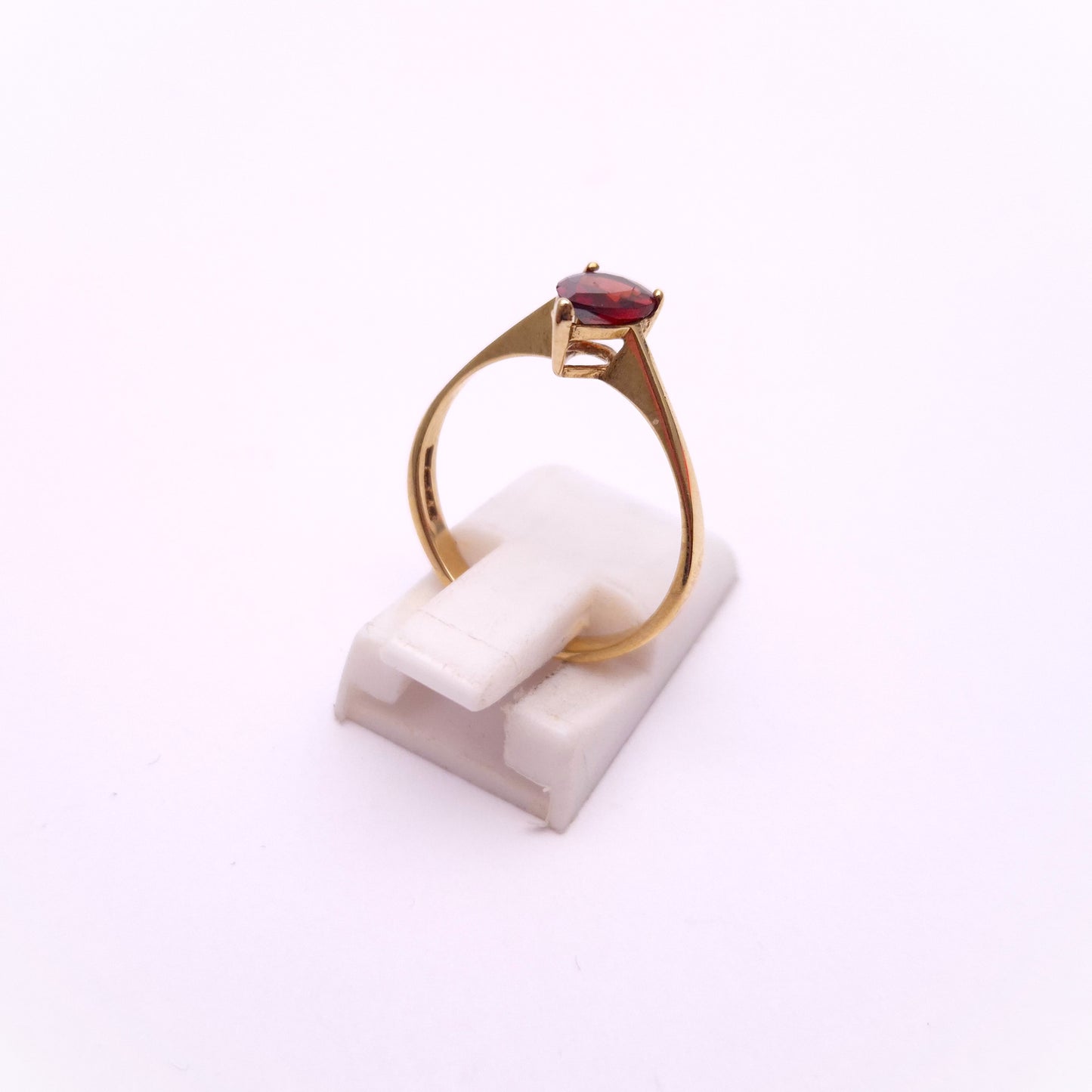 9ct Yellow Gold Pear Shaped Garnet Solitaire Ring