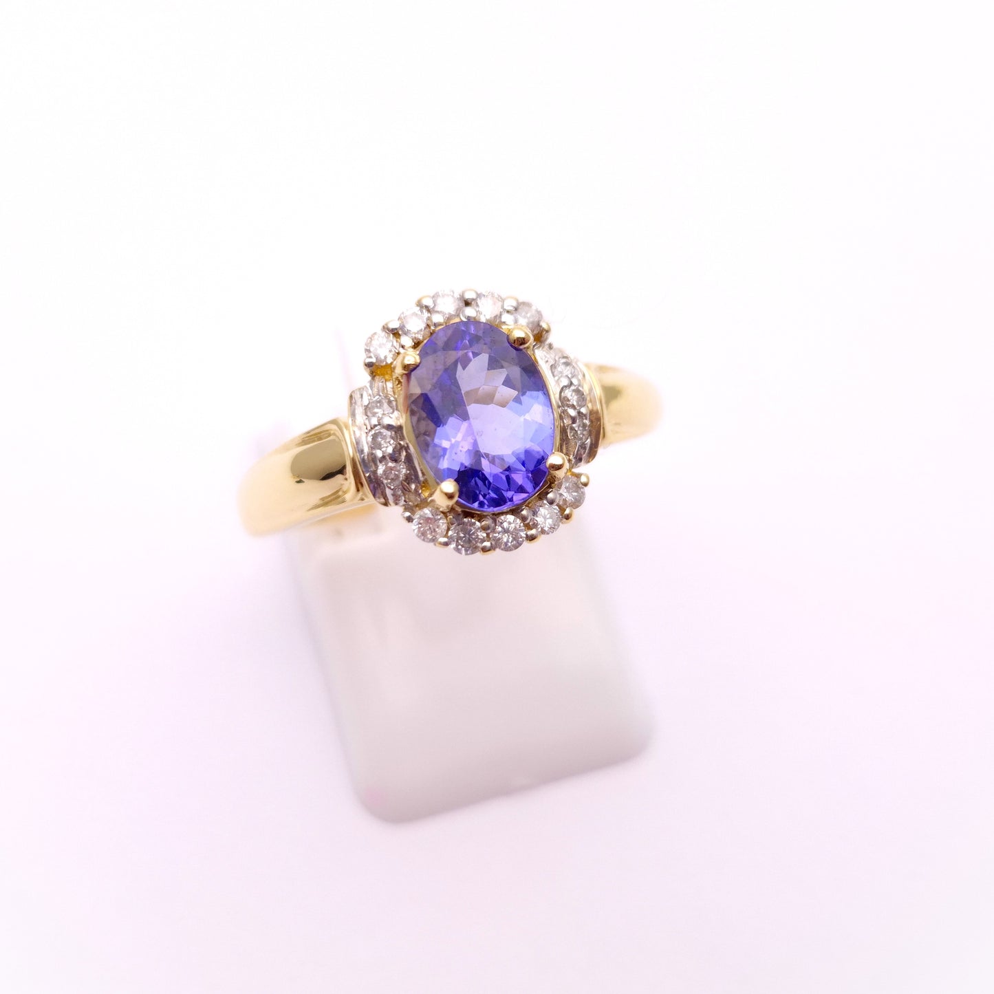 18ct Yellow Gold Tanzanite and Diamond Cluster Ring