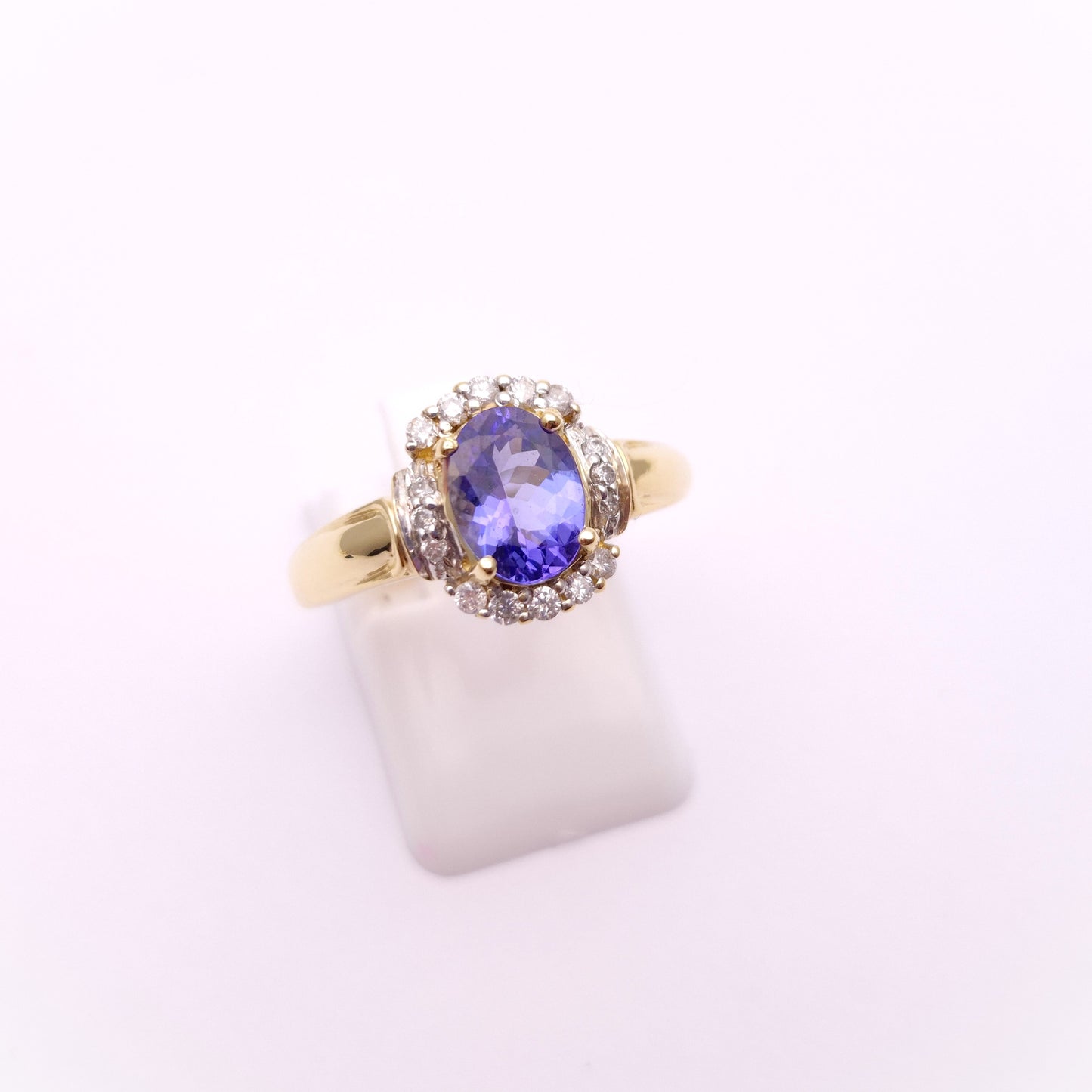 18ct Yellow Gold Tanzanite and Diamond Cluster Ring