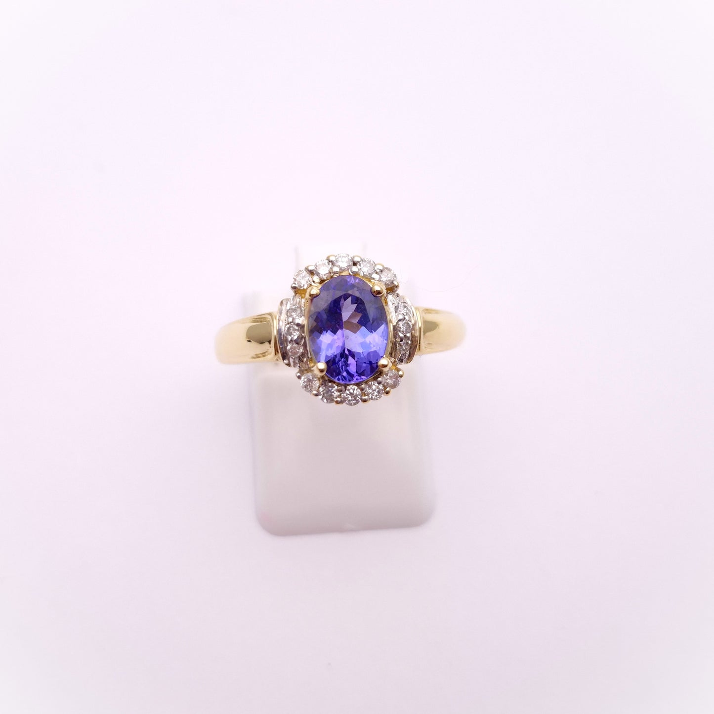 18ct Yellow Gold Tanzanite and Diamond Cluster Ring