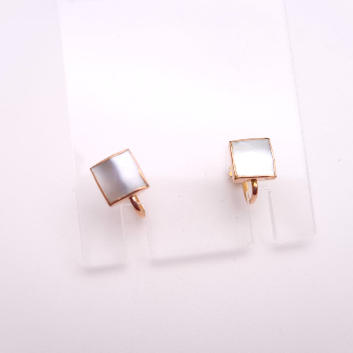 9ct Rose Gold Mother of Pearl Screw back Earrings