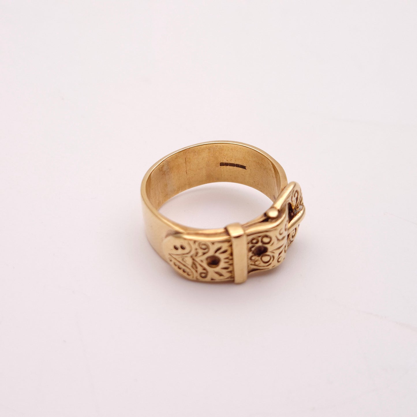 9ct Yellow Gold Wide Gents Patterned Buckle Ring