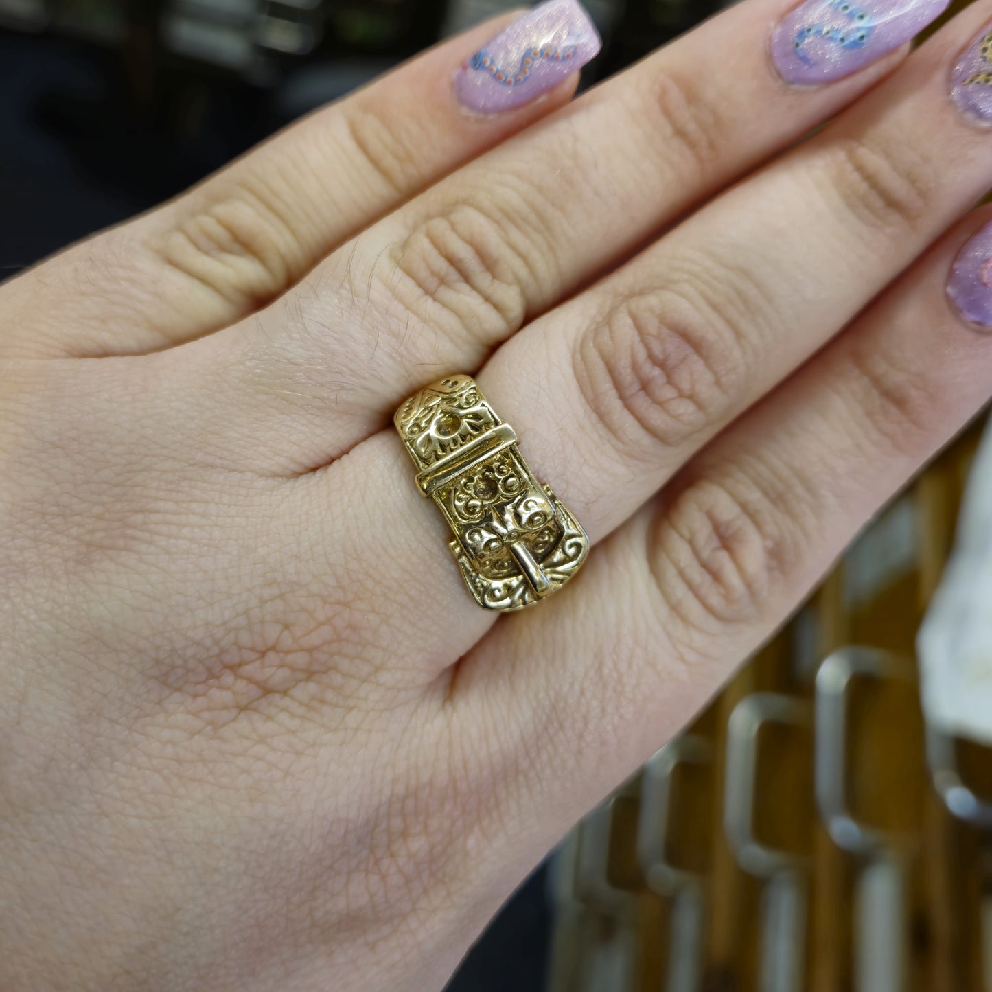 9ct Yellow Gold Wide Gents Patterned Buckle Ring