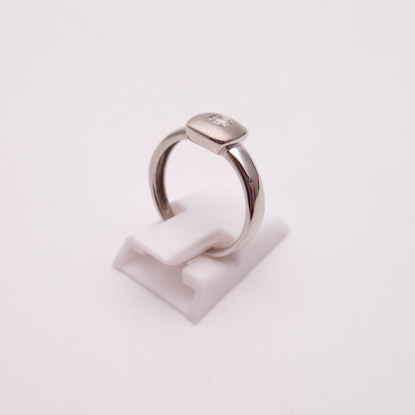 9ct white Gold Diamond Brushed Effect Square Solitaire Ring