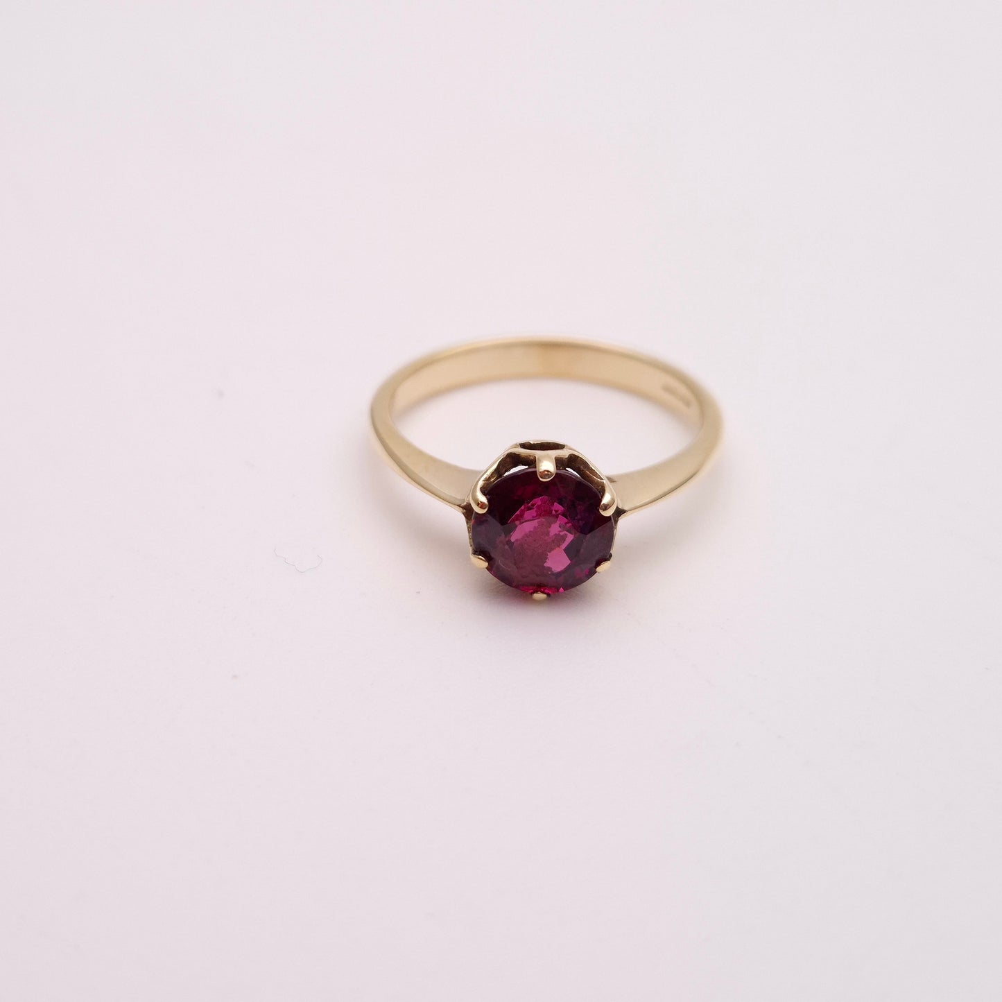 9ct Yellow Gold Garnet Solitaire Ring