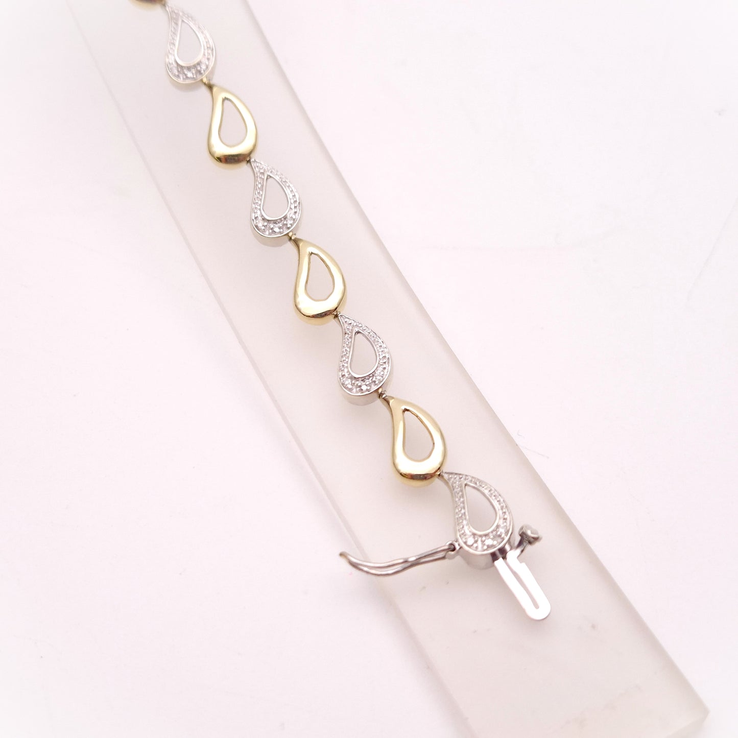 9ct Two-Tone Teardrop Pear Shaped Open Link Diamond Set Bracelet