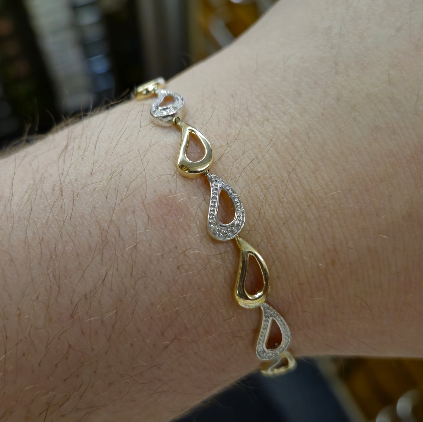 9ct Two-Tone Teardrop Pear Shaped Open Link Diamond Set Bracelet