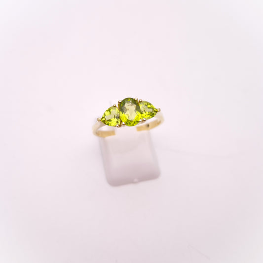 9ct Yellow Gold Peridot Three stone Trilogy Ring