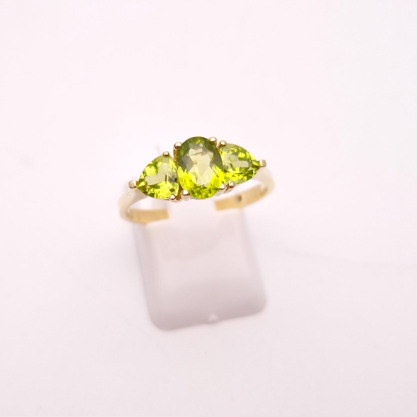 9ct Yellow Gold Peridot Three stone Trilogy Ring