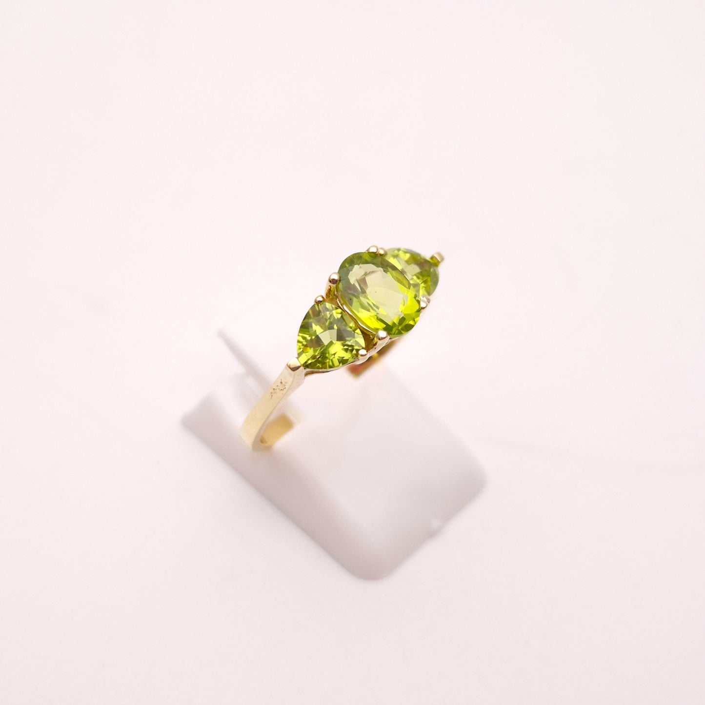 9ct Yellow Gold Peridot Three stone Trilogy Ring