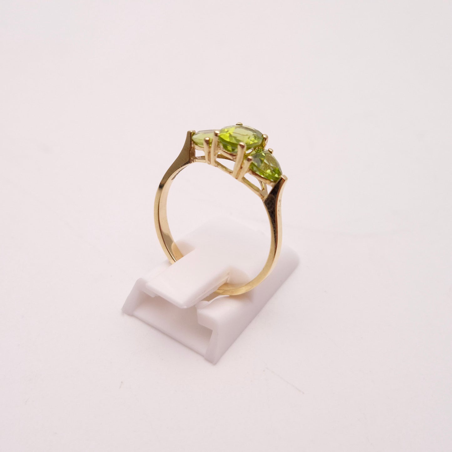 9ct Yellow Gold Peridot Three stone Trilogy Ring