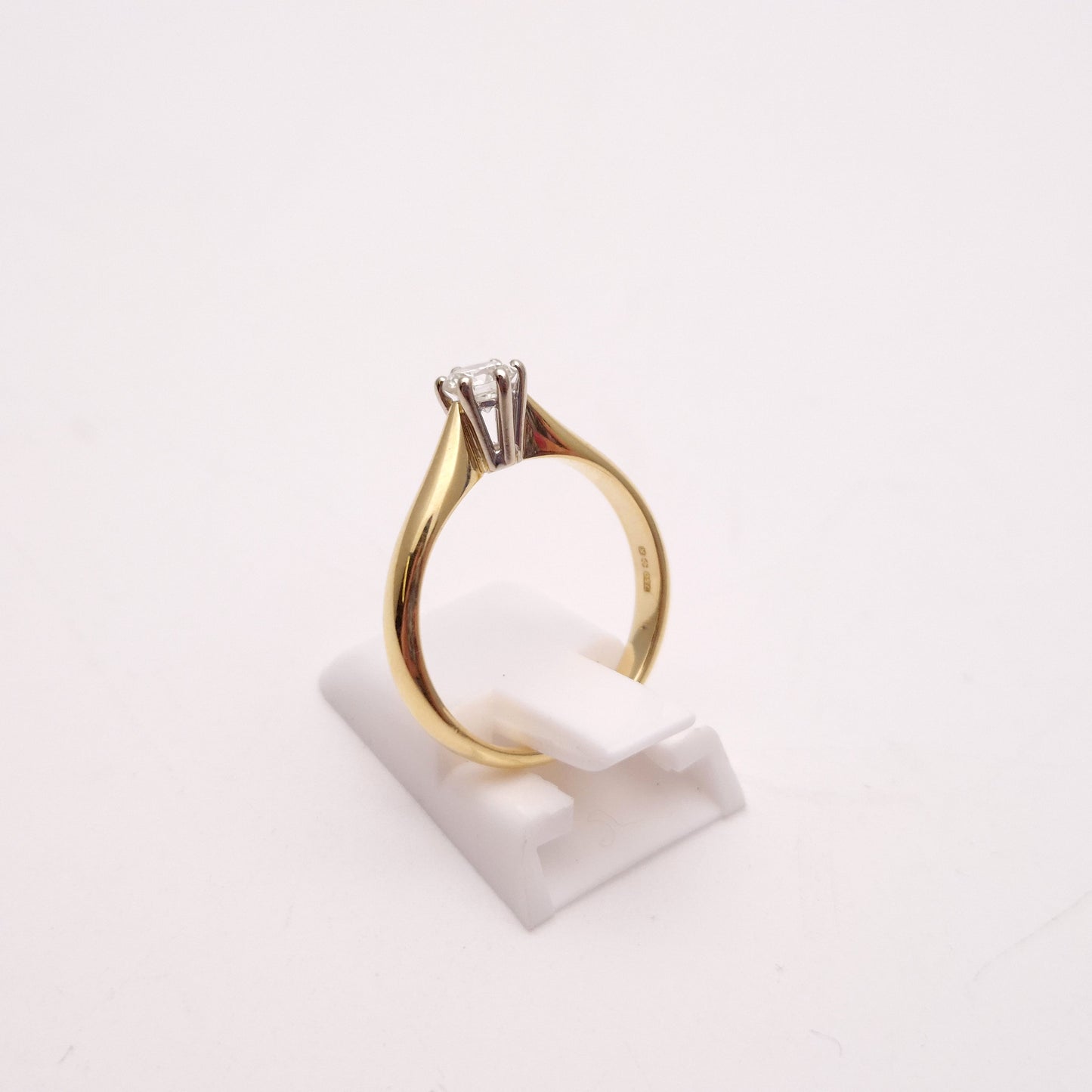 18ct Yellow Gold 0.25ct Round Diamond Solitaire Ring