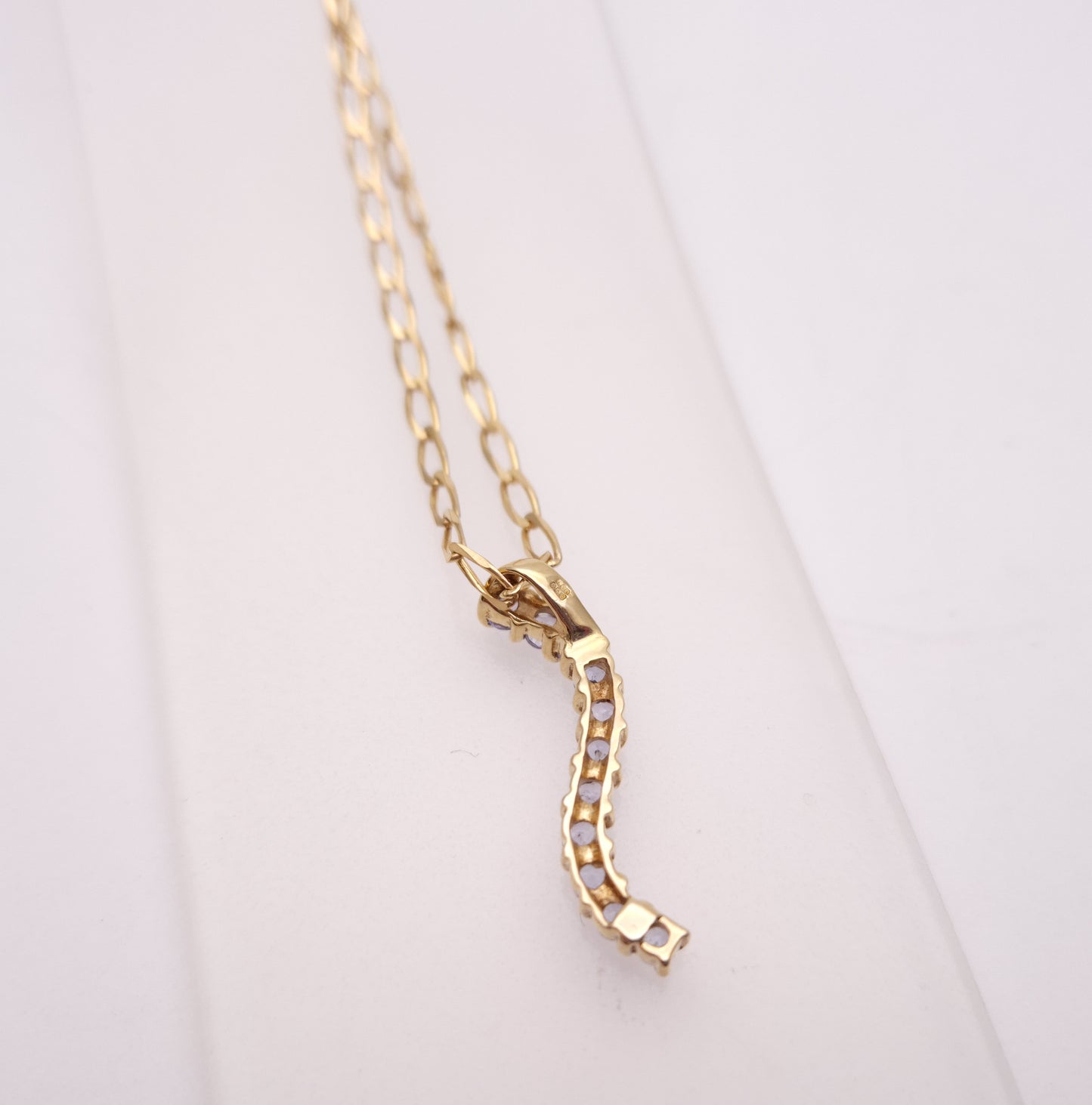 9ct Yellow Gold Tanzanite 'Wiggle' Pendant and 18" Chain