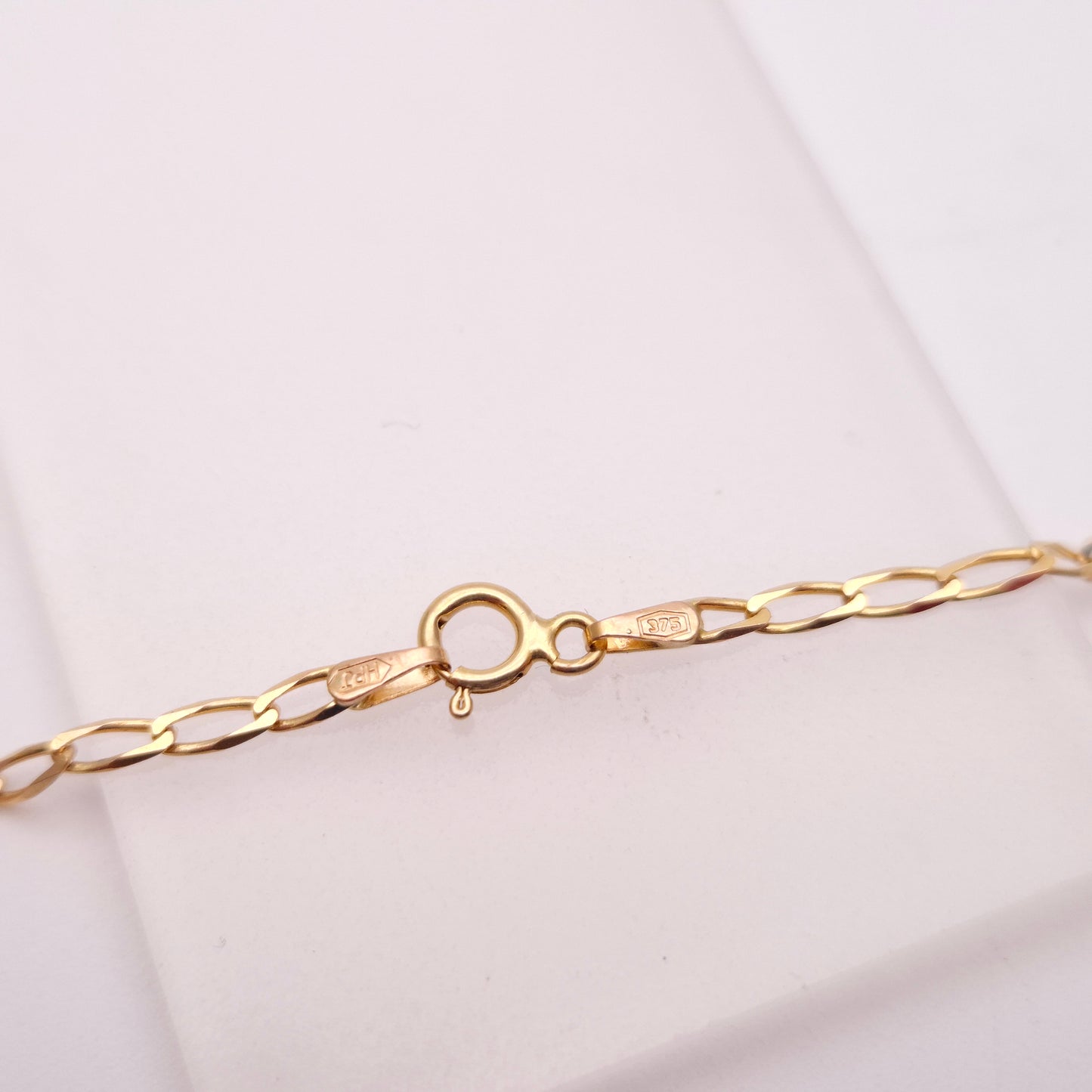 9ct Yellow Gold Tanzanite 'Wiggle' Pendant and 18" Chain