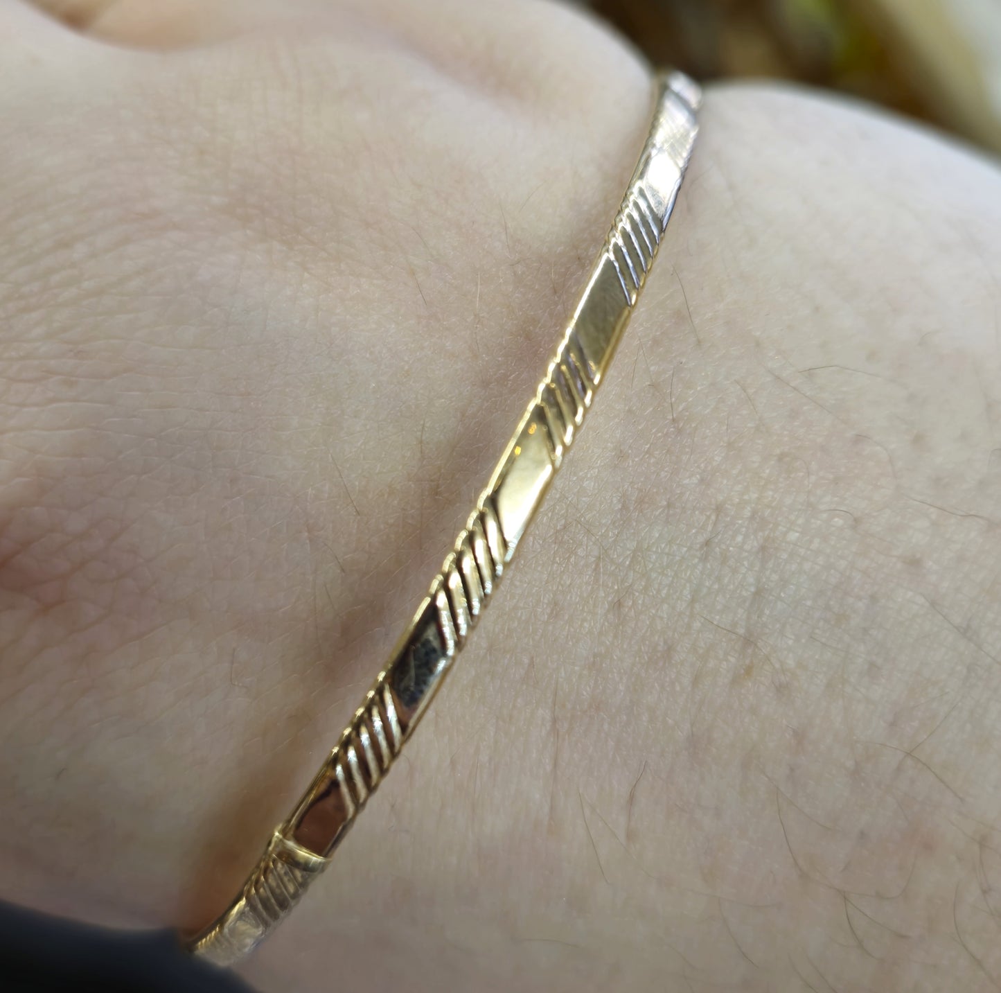9ct Yellow Gold Narrow Patterned Bangle