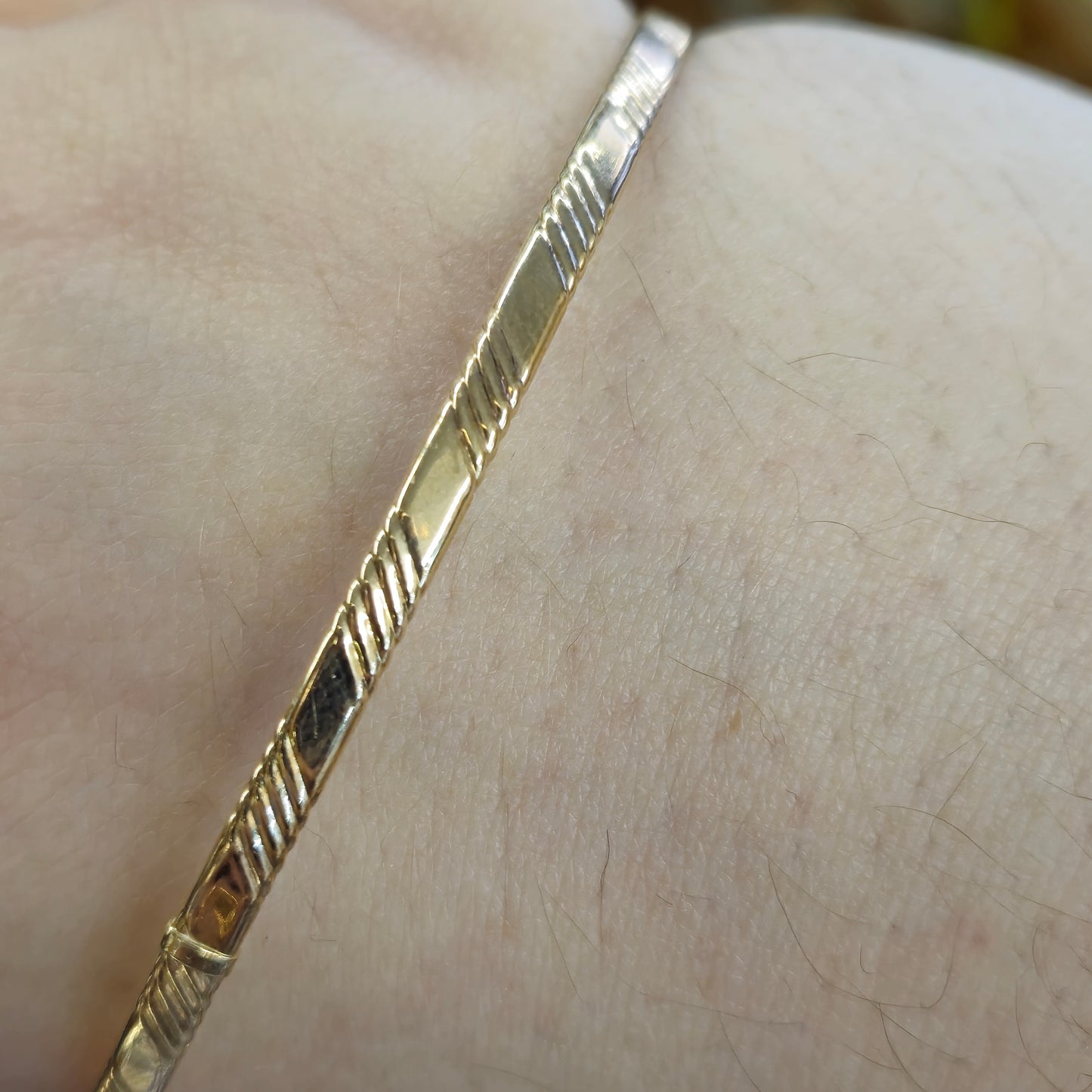 9ct Yellow Gold Narrow Patterned Bangle