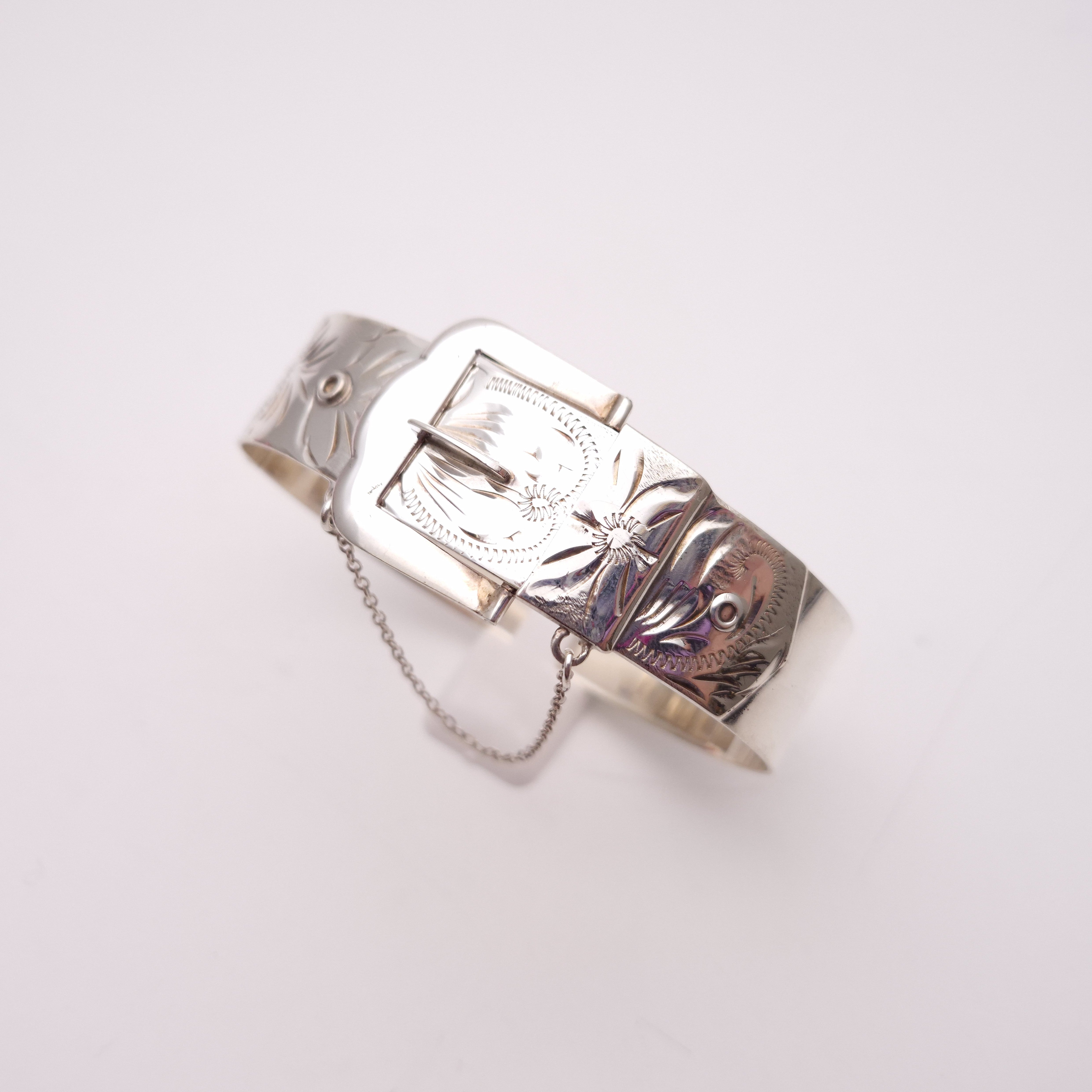 Sterling Silver Wide Vintage 70s Patterned Buckle Bangle – Silver 
